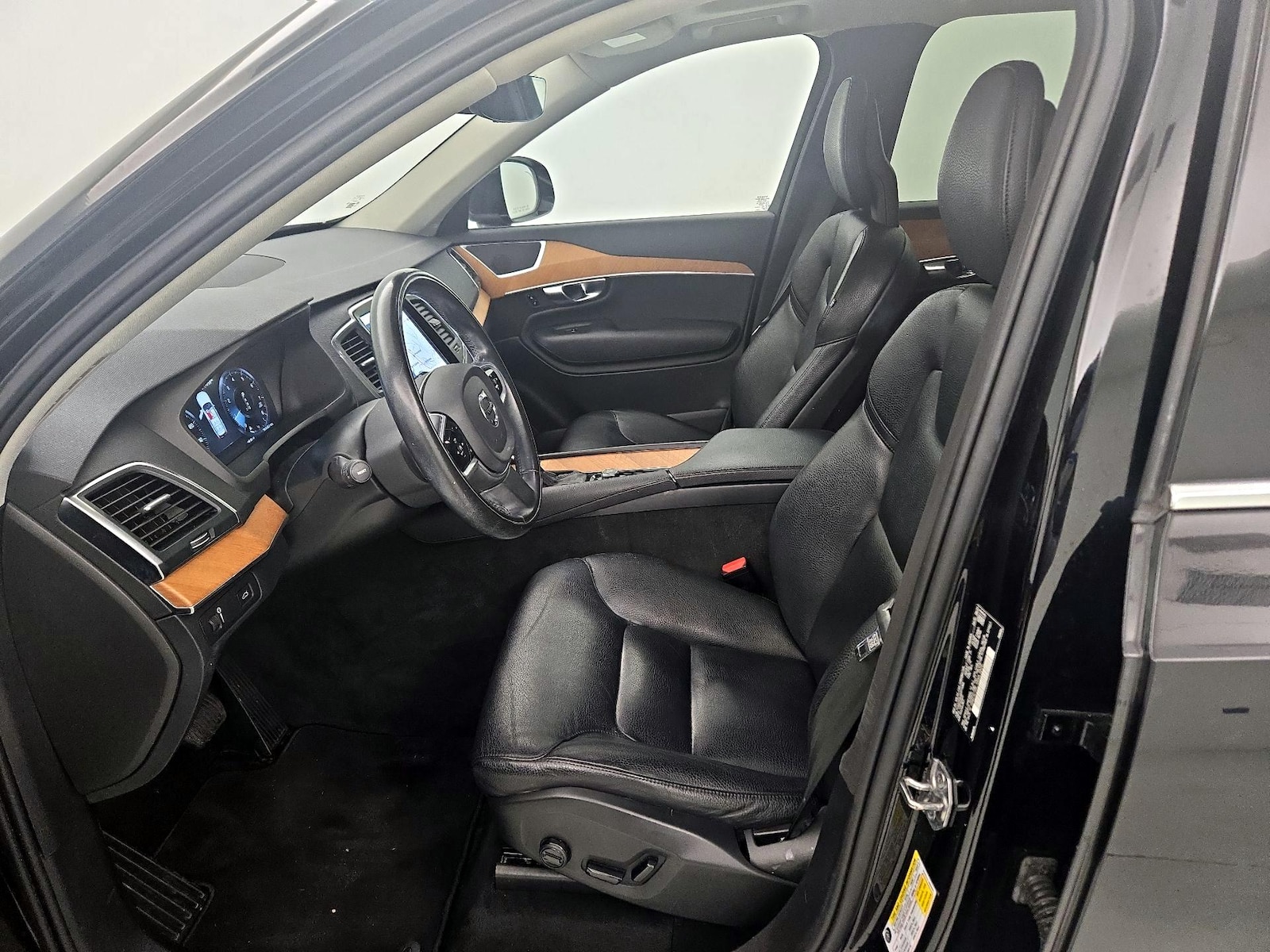 2022 Volvo XC90 Momentum - Photo 12