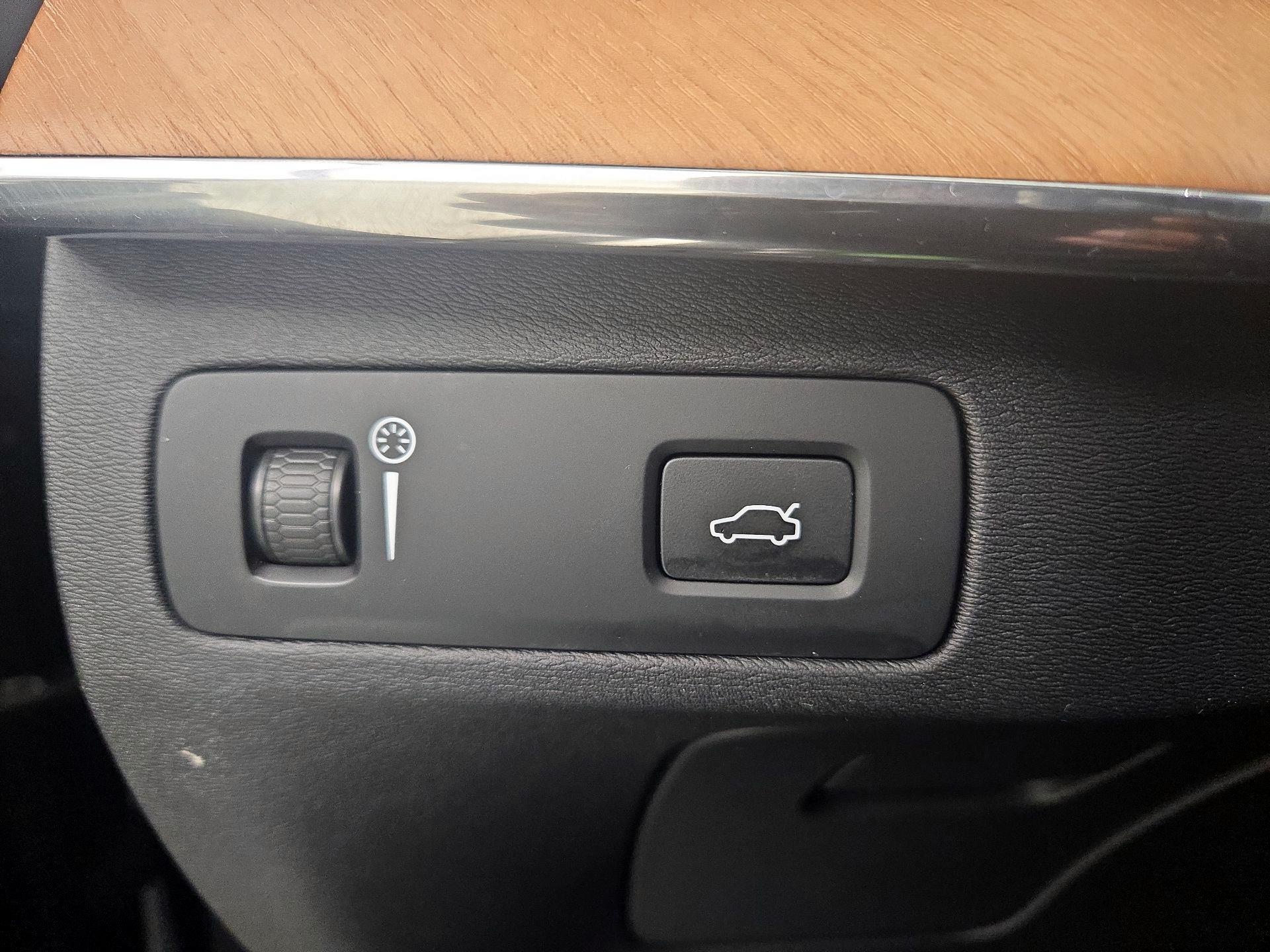 Thumbnail: 2022 Volvo XC90 - 13