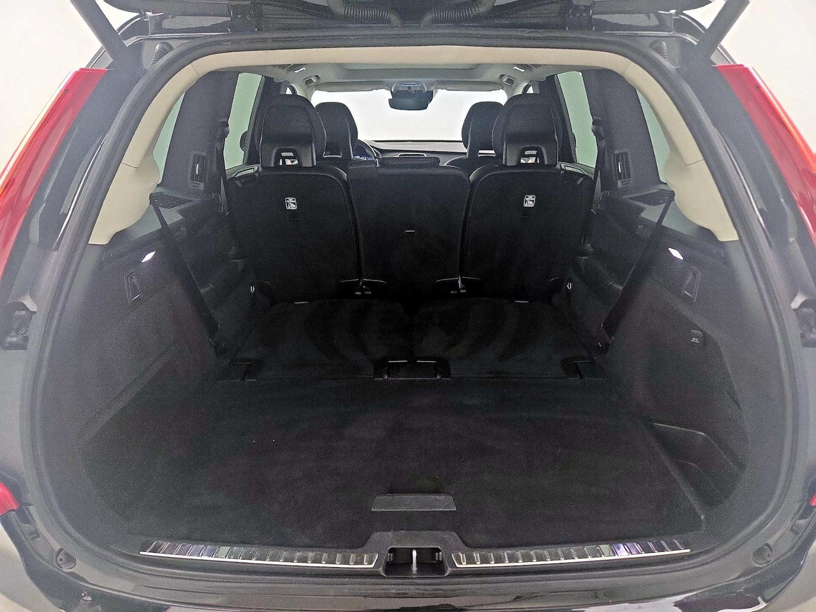 2022 Volvo XC90 Momentum - Photo 25