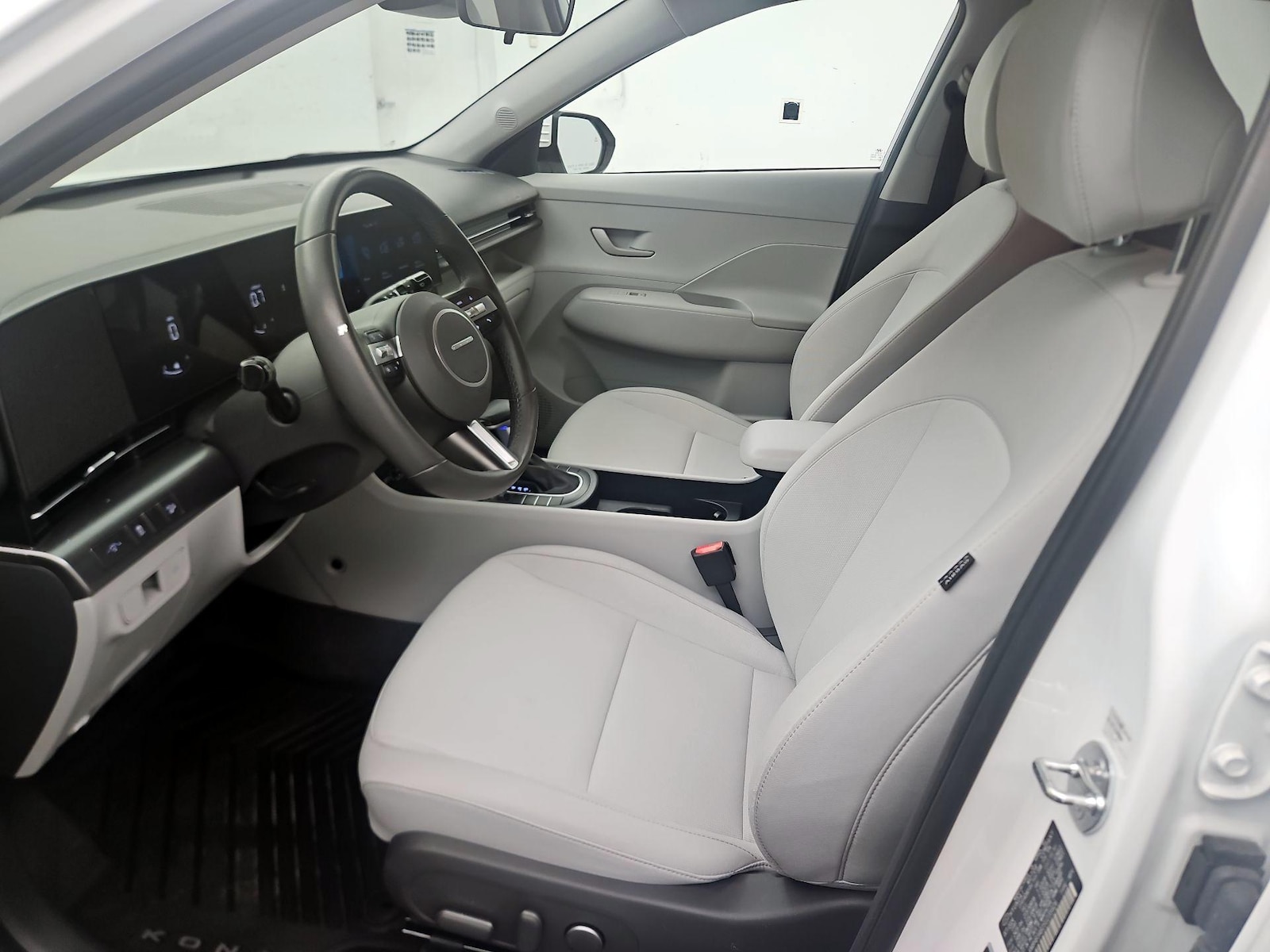 2025 Hyundai Kona SEL - Photo 12