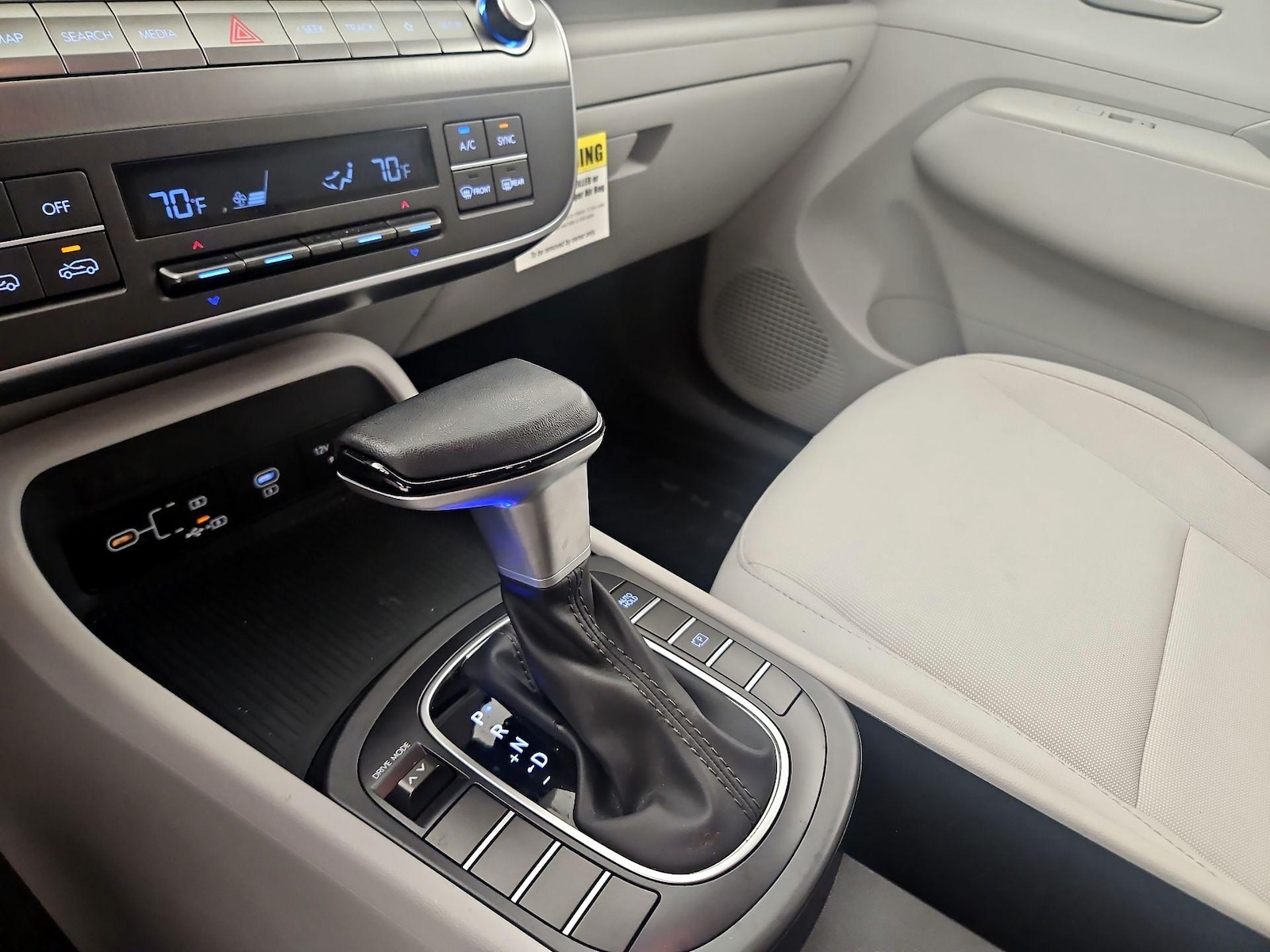 2025 Hyundai Kona SEL - Photo 16