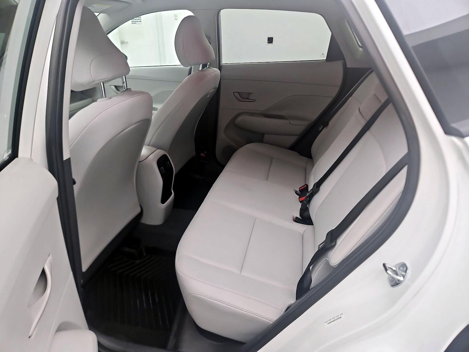 2025 Hyundai Kona SEL - Photo 17