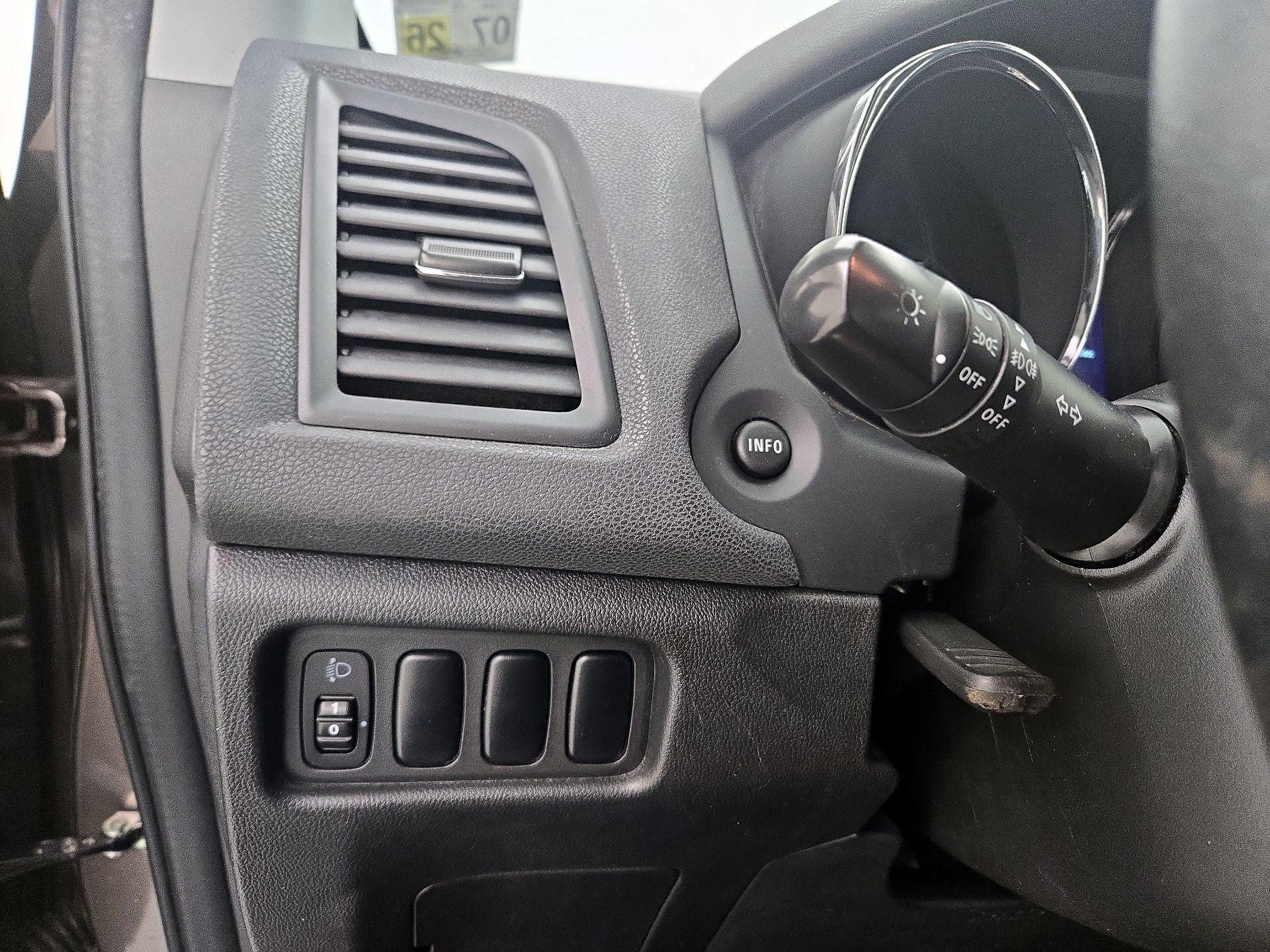 Thumbnail: 2018 Mitsubishi Outlander Sport - 13