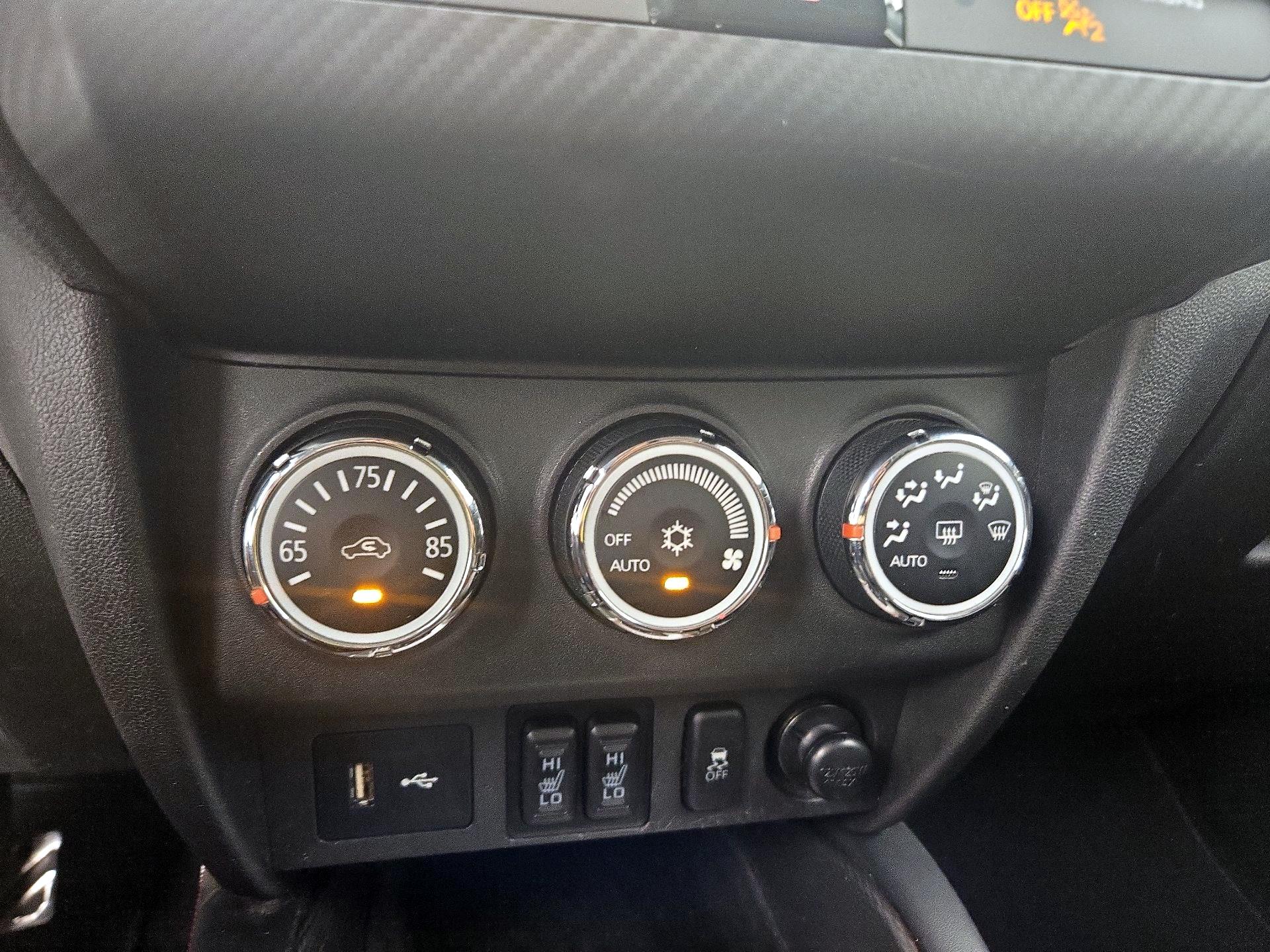 Thumbnail: 2018 Mitsubishi Outlander Sport - 16