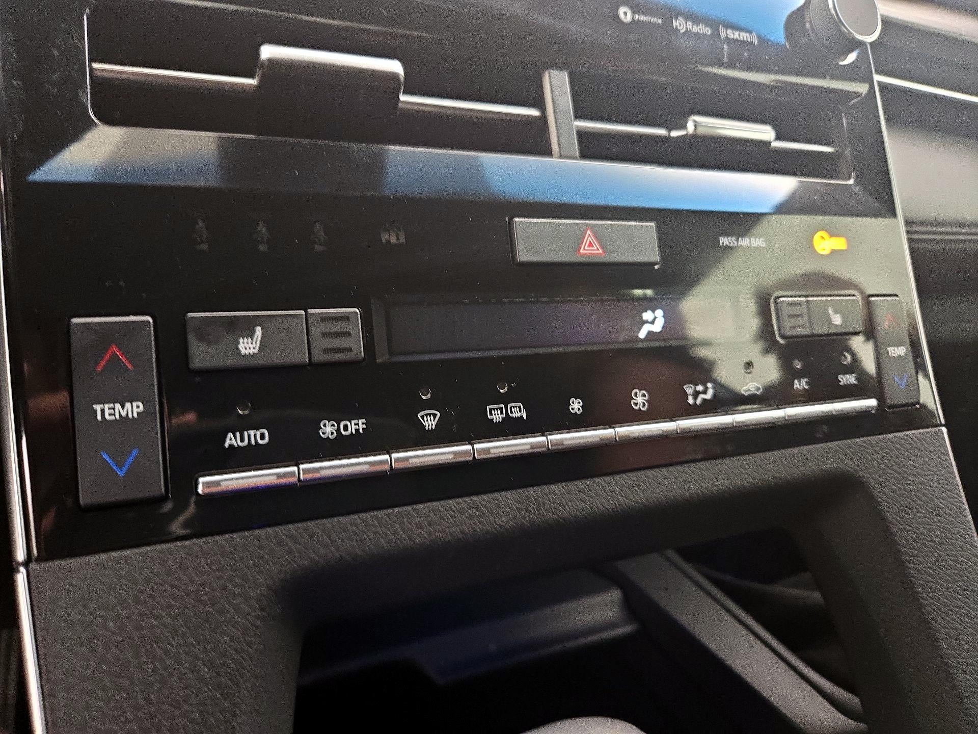 Thumbnail: 2022 Toyota Avalon - 16