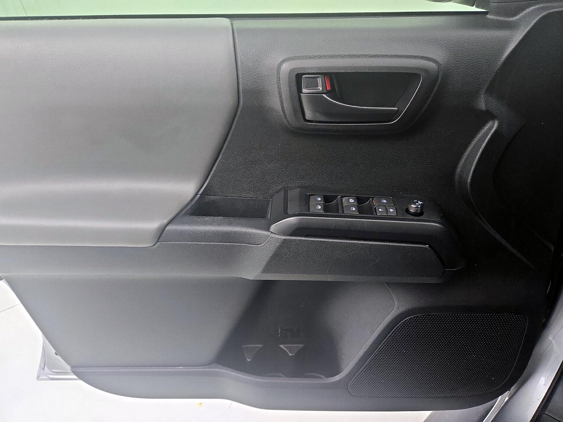 Thumbnail: 2022 Toyota Tacoma - 12