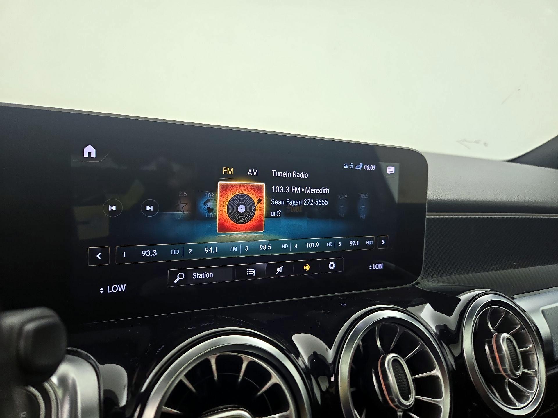 Thumbnail: 2020 Mercedes-Benz GLB - 15