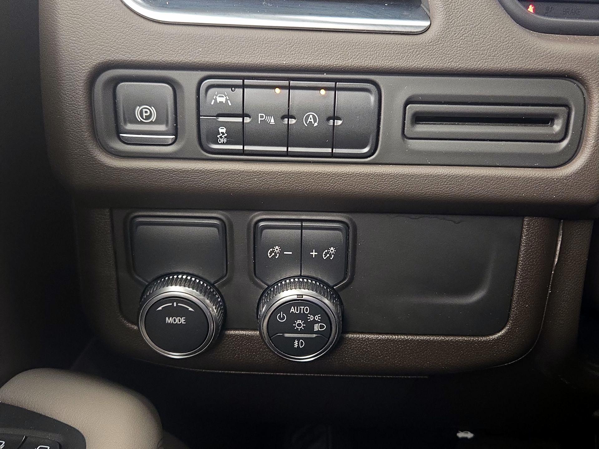 Thumbnail: 2024 GMC Yukon XL - 13