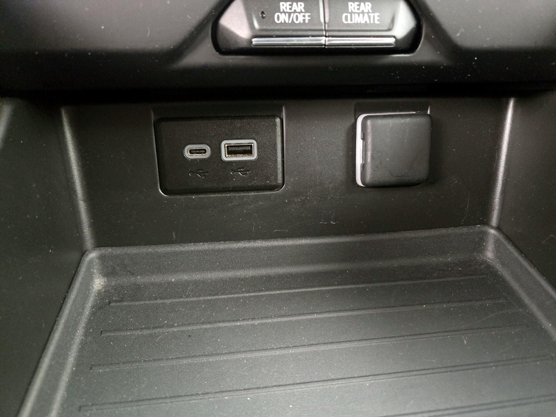 Thumbnail: 2024 GMC Yukon XL - 19