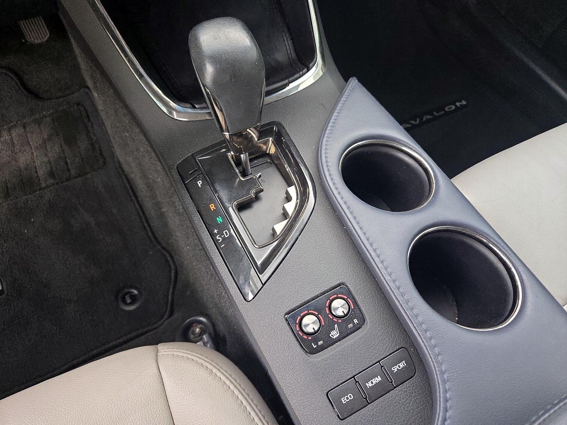 Thumbnail: 2015 Toyota Avalon - 17