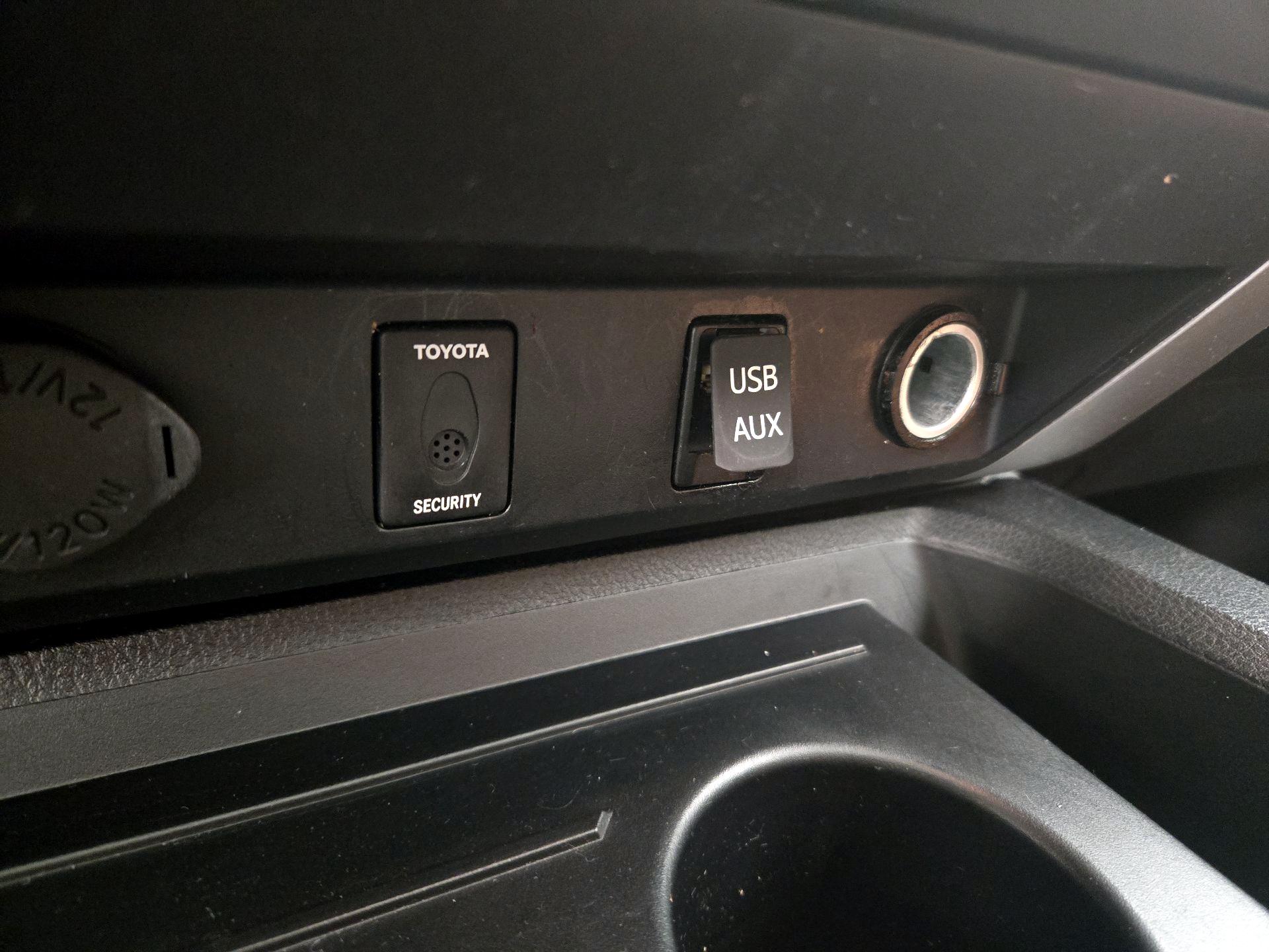 Thumbnail: 2014 Toyota Tundra - 19