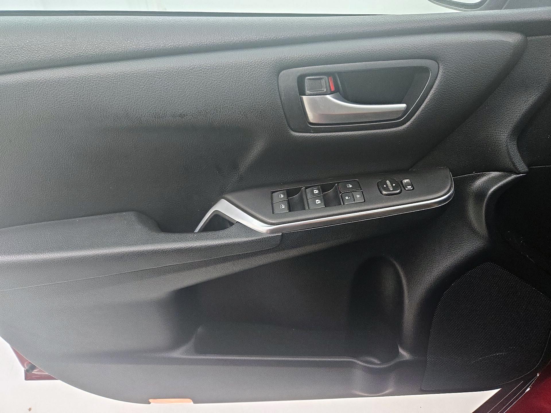 Thumbnail: 2016 Toyota Camry - 12