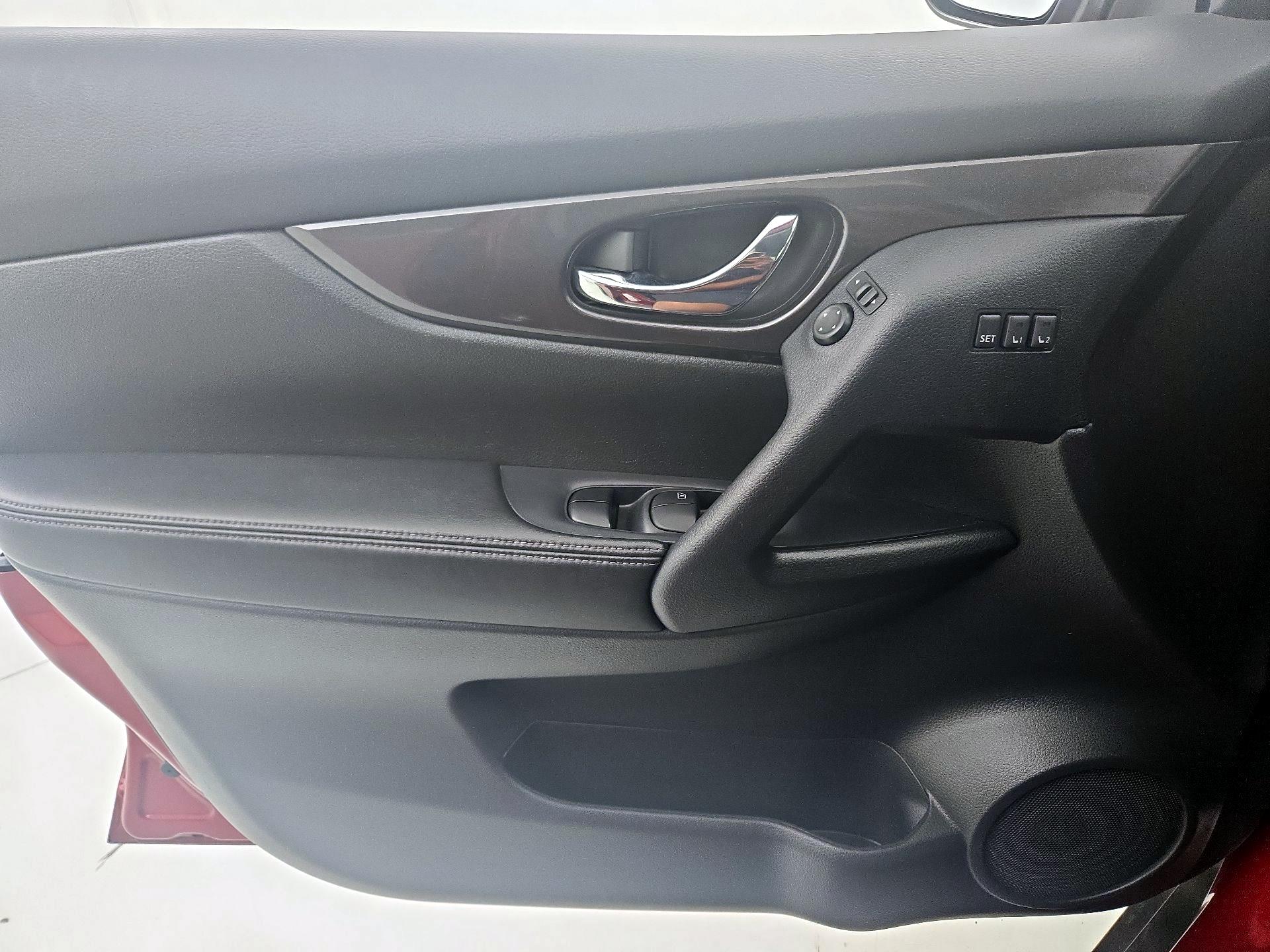 Thumbnail: 2019 Nissan Rogue - 12