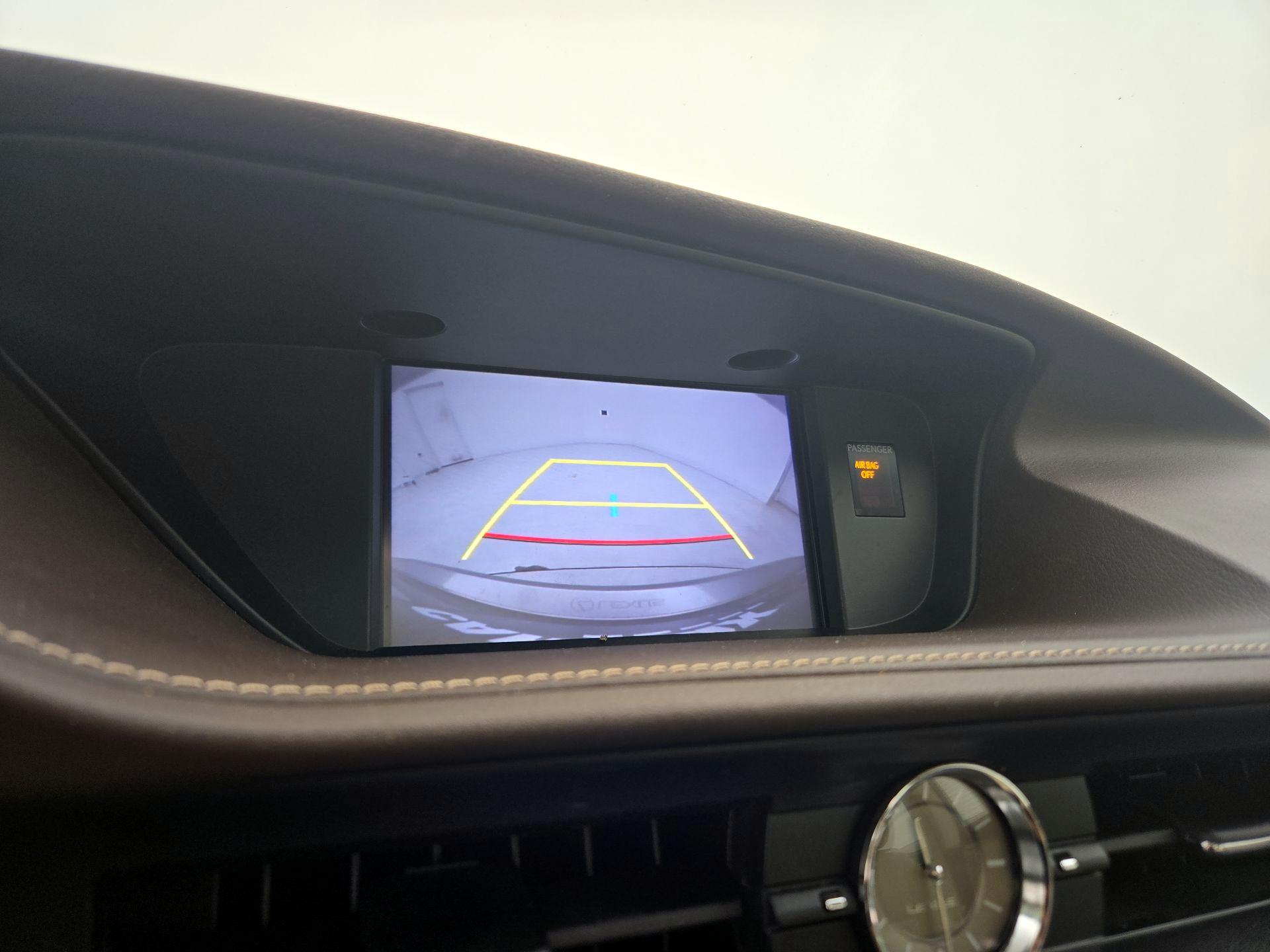 Thumbnail: 2018 Lexus ES - 15