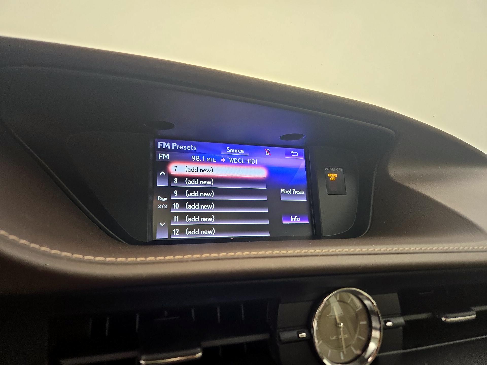 Thumbnail: 2018 Lexus ES - 16