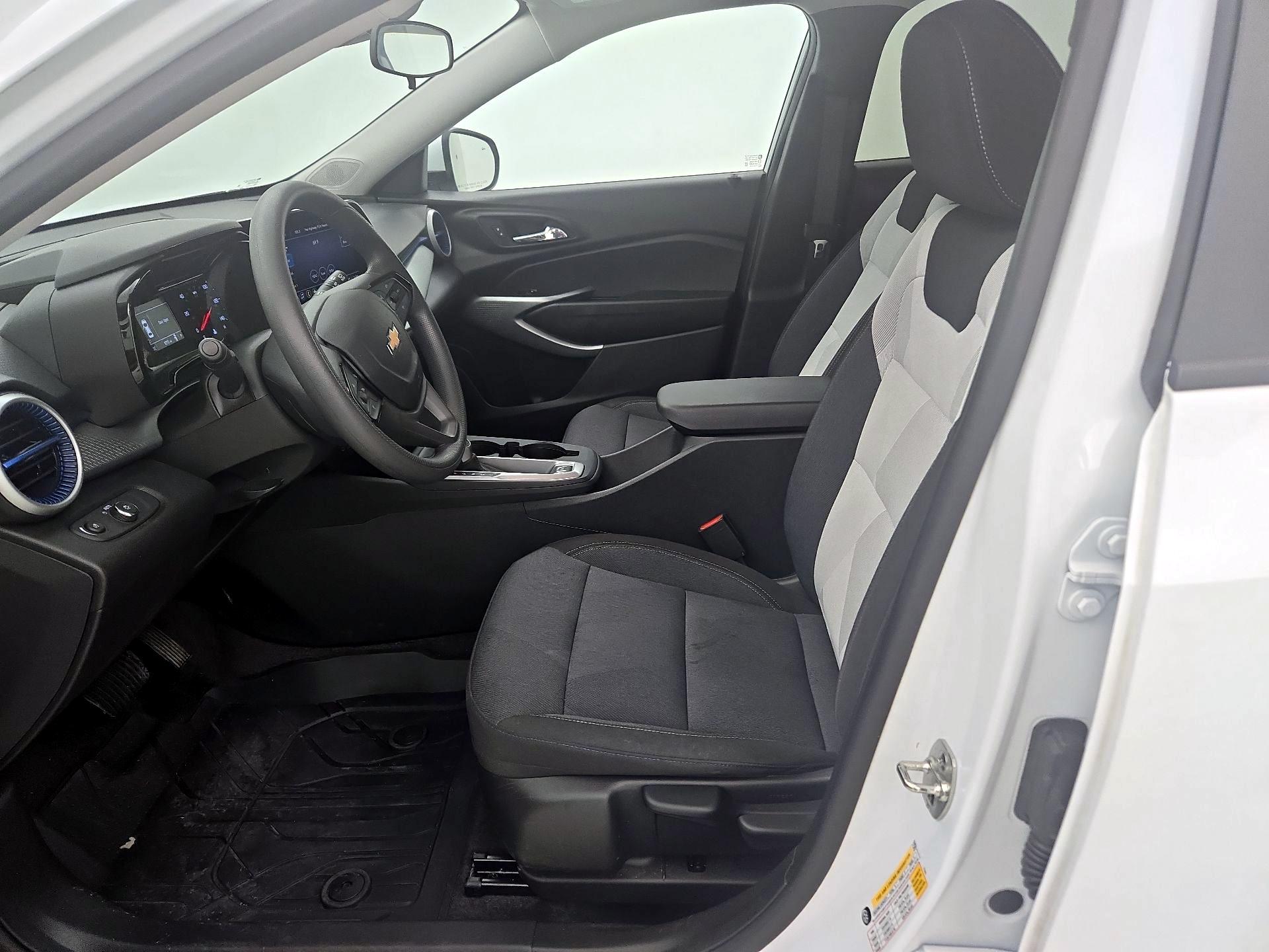 Thumbnail: 2025 Chevrolet Trax - 11