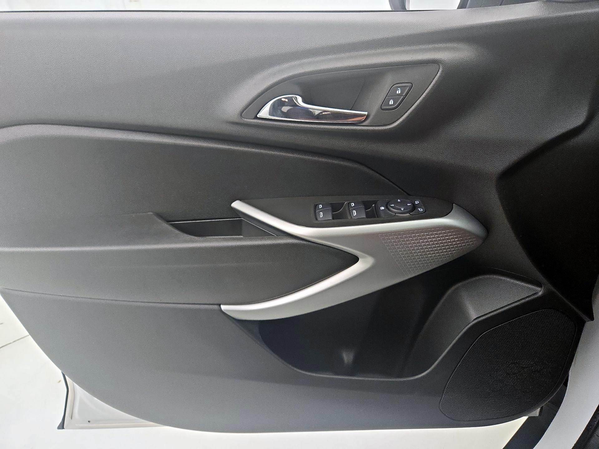 Thumbnail: 2025 Chevrolet Trax - 12