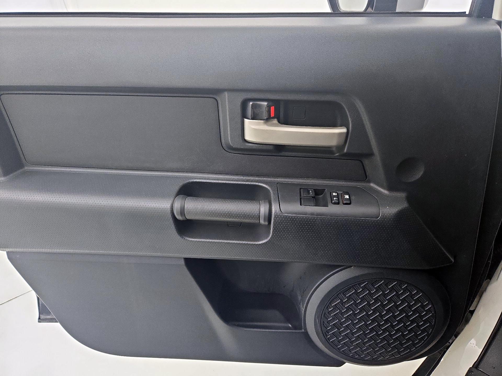 Thumbnail: 2014 Toyota FJ Cruiser - 12