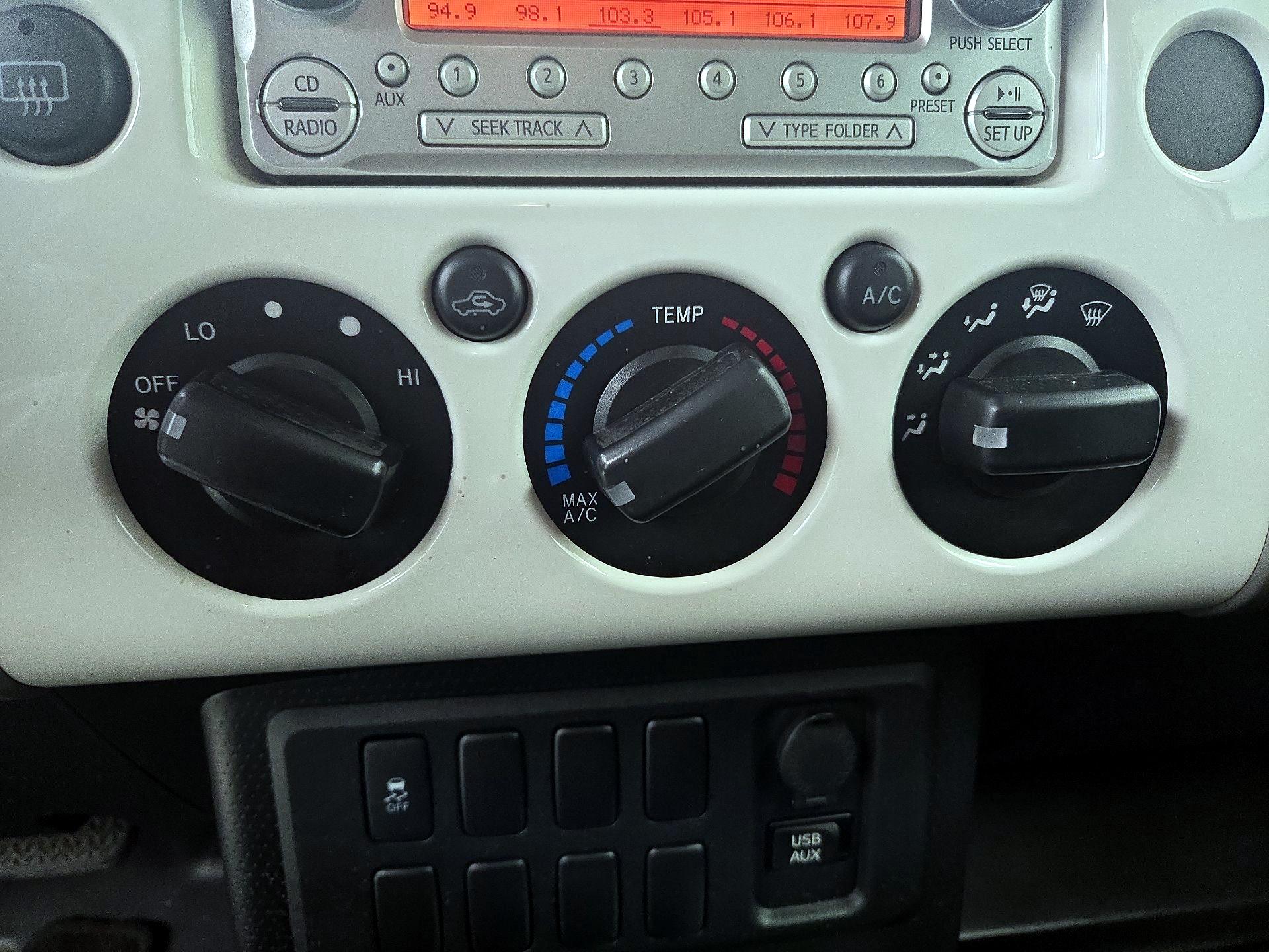 Thumbnail: 2014 Toyota FJ Cruiser - 16