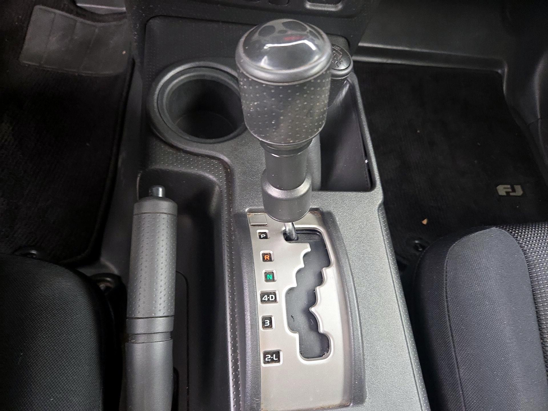 Thumbnail: 2014 Toyota FJ Cruiser - 17