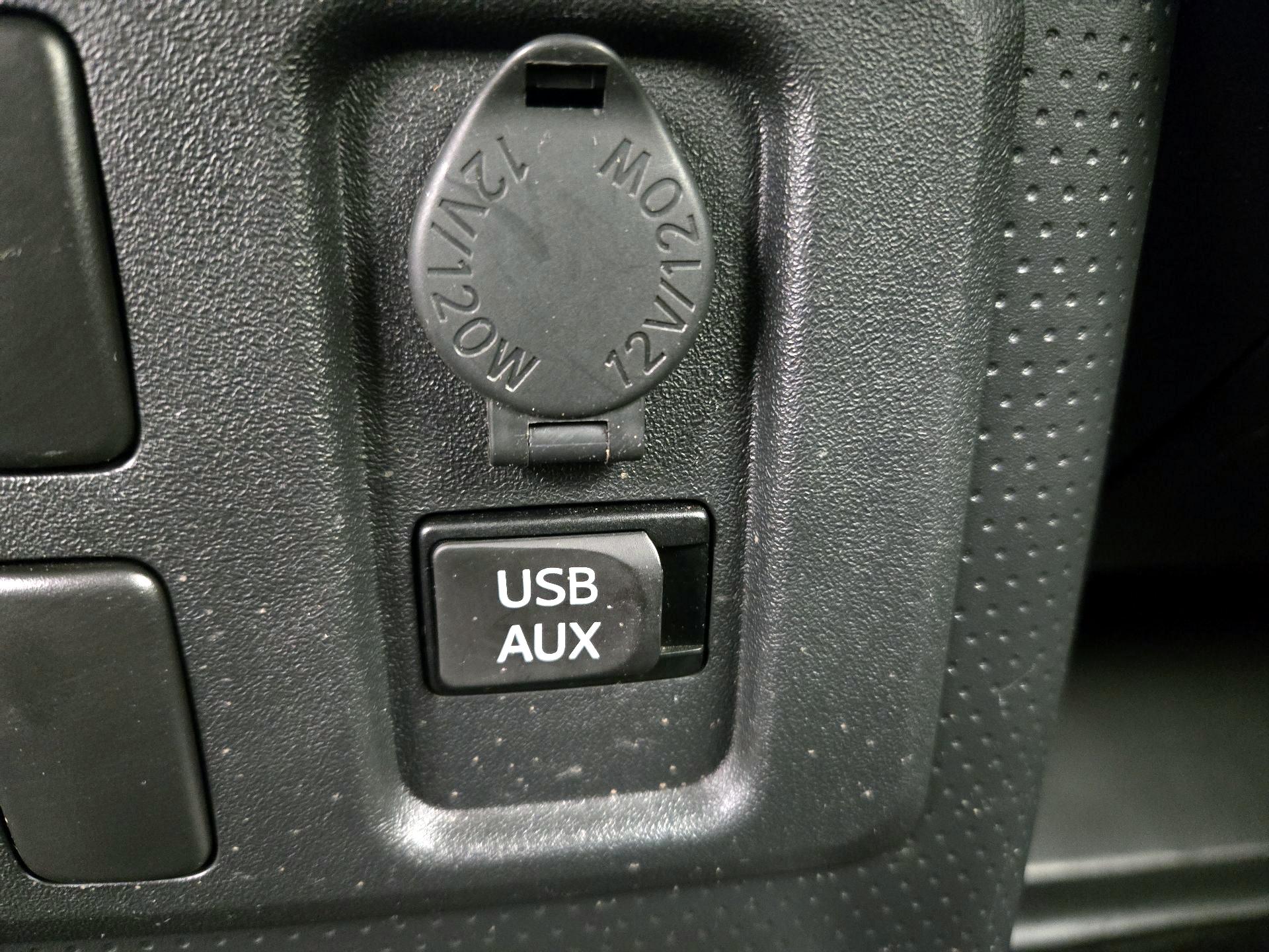 Thumbnail: 2014 Toyota FJ Cruiser - 18