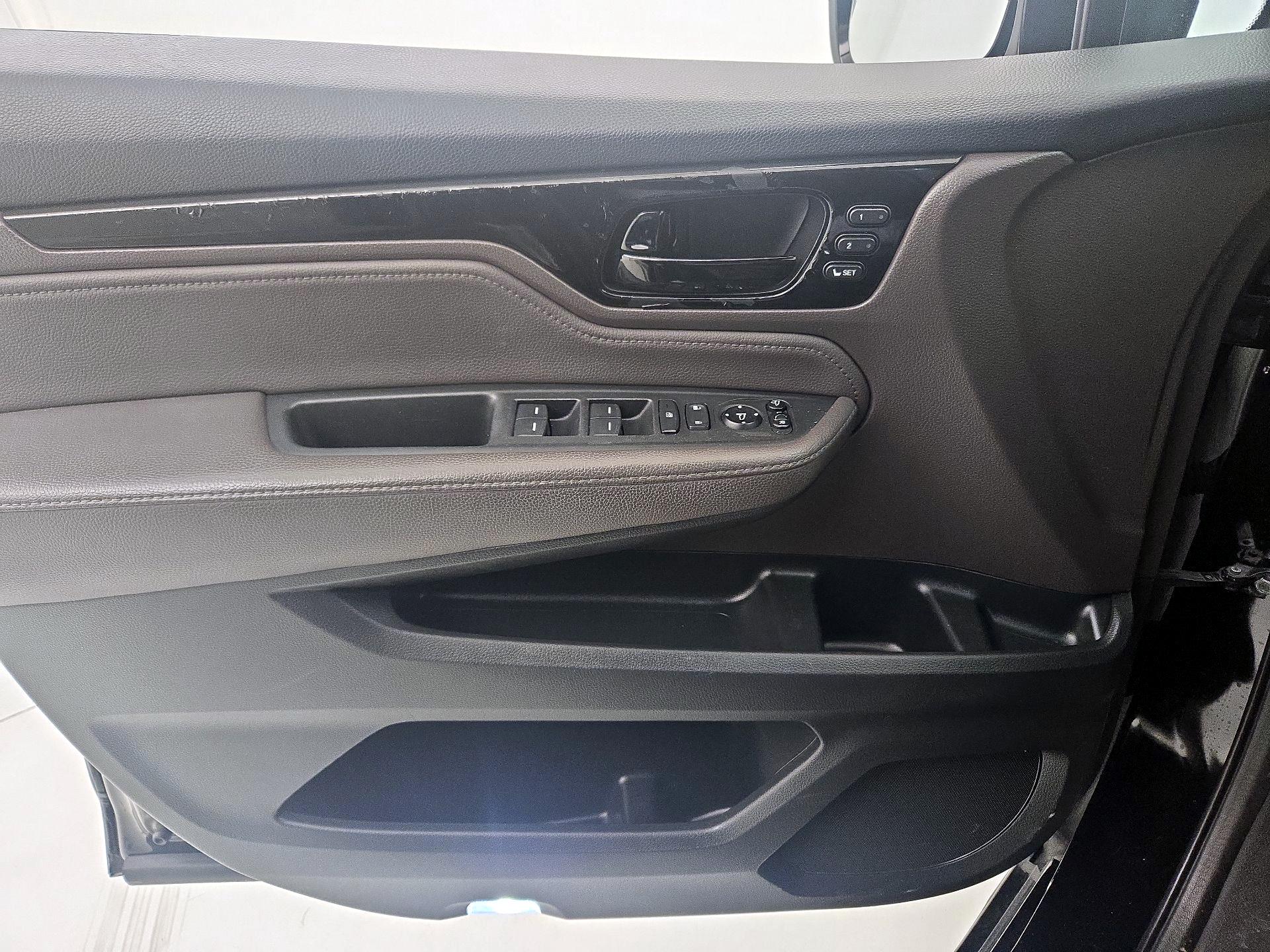 Thumbnail: 2018 Honda Odyssey - 12