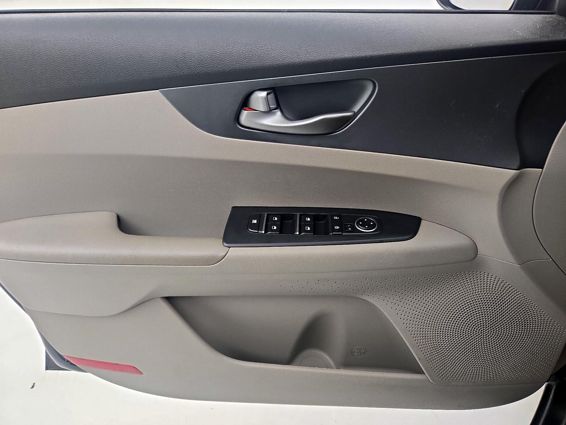 Thumbnail: 2020 Kia Forte - 12