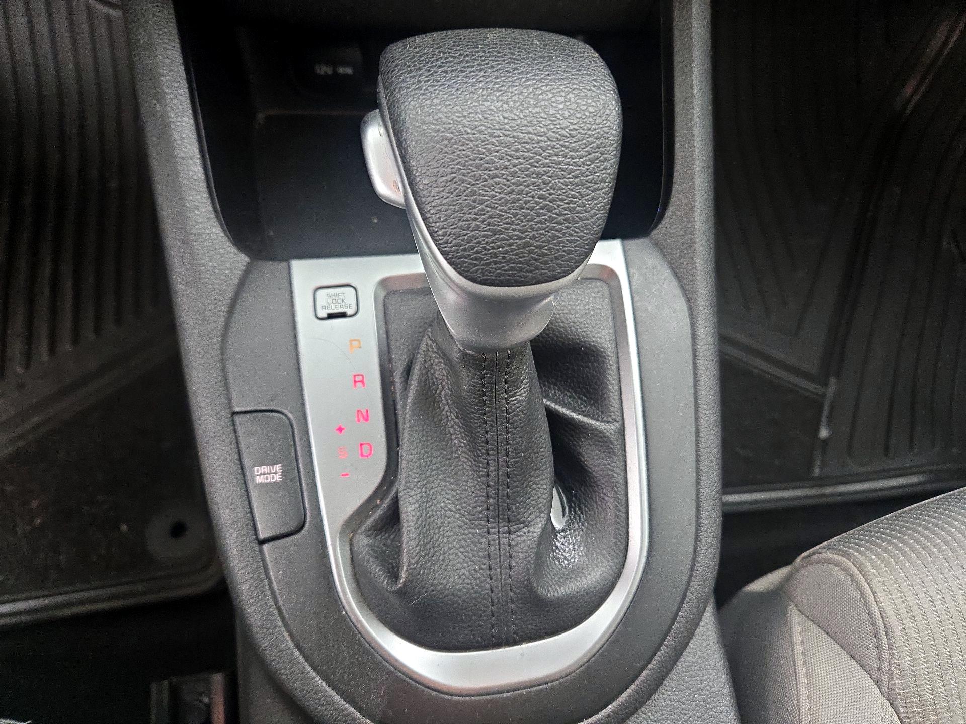 Thumbnail: 2020 Kia Forte - 17