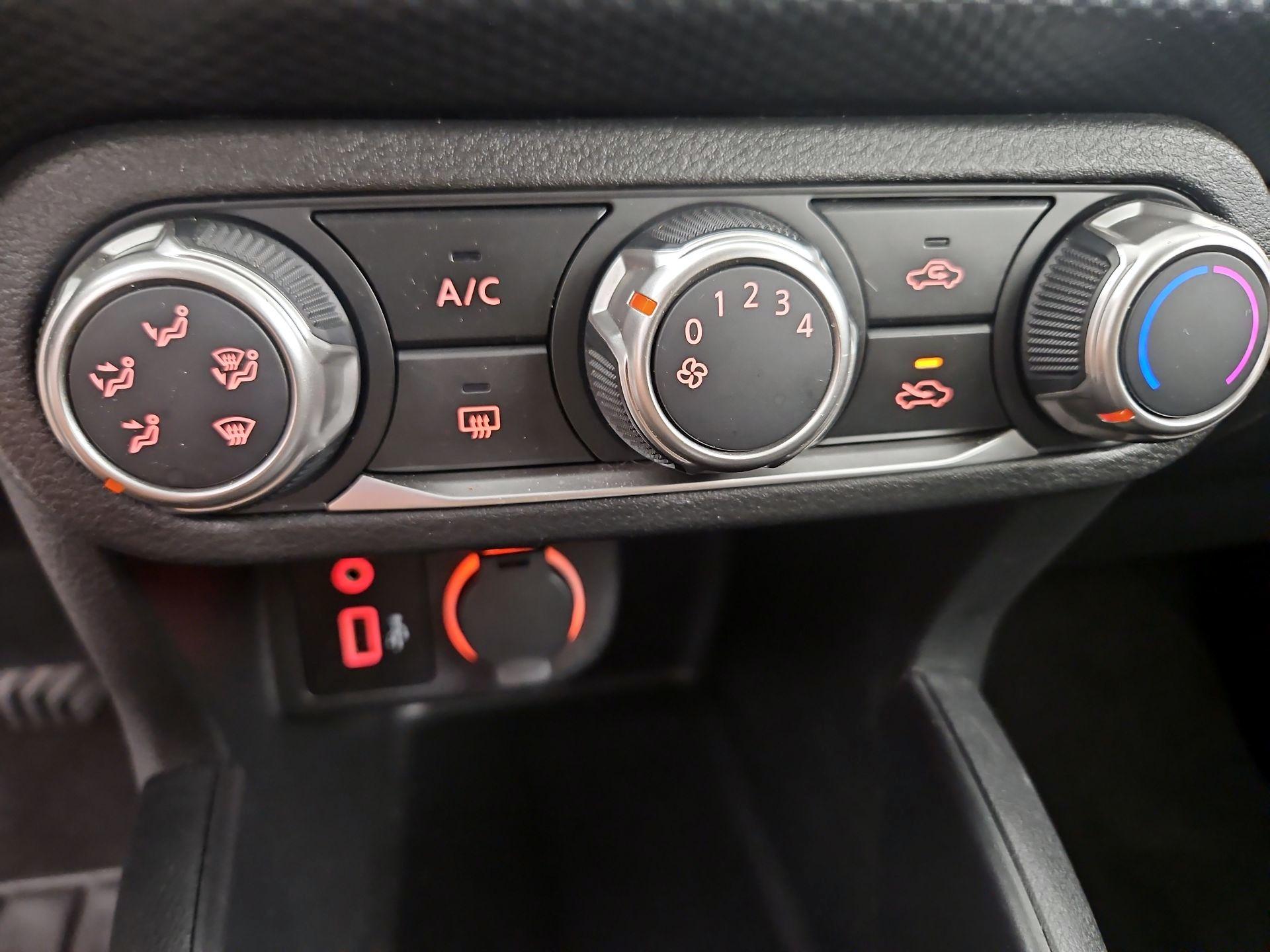 Thumbnail: 2021 Nissan Kicks - 15