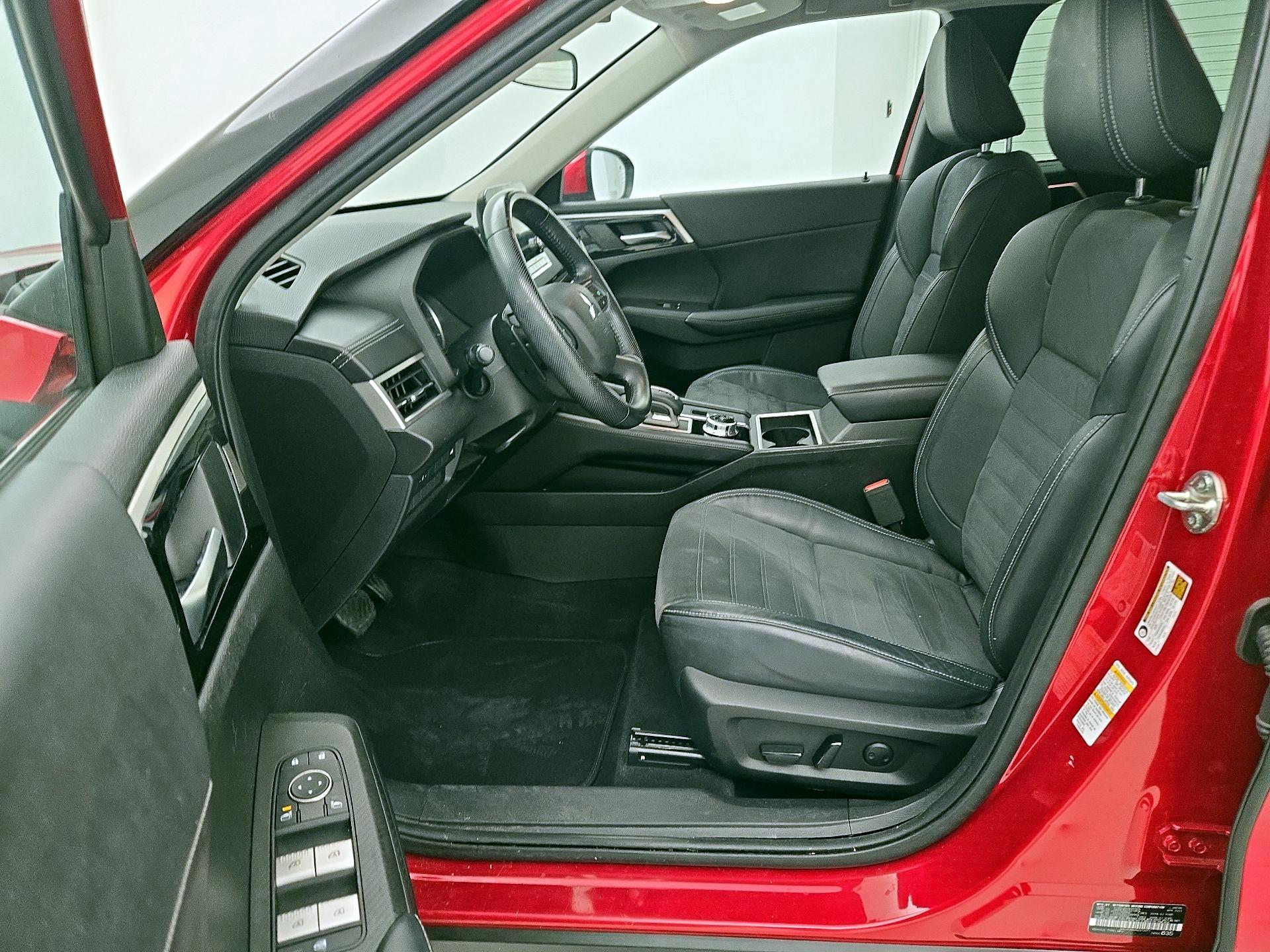 Thumbnail: 2022 Mitsubishi Outlander - 11