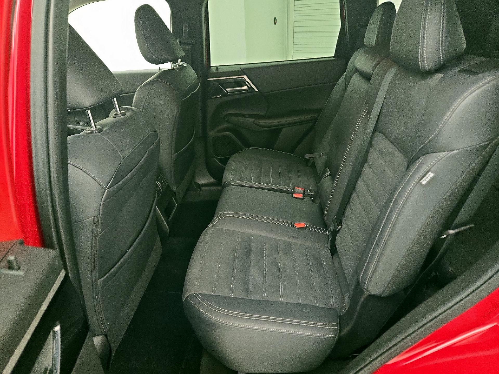 Thumbnail: 2022 Mitsubishi Outlander - 20