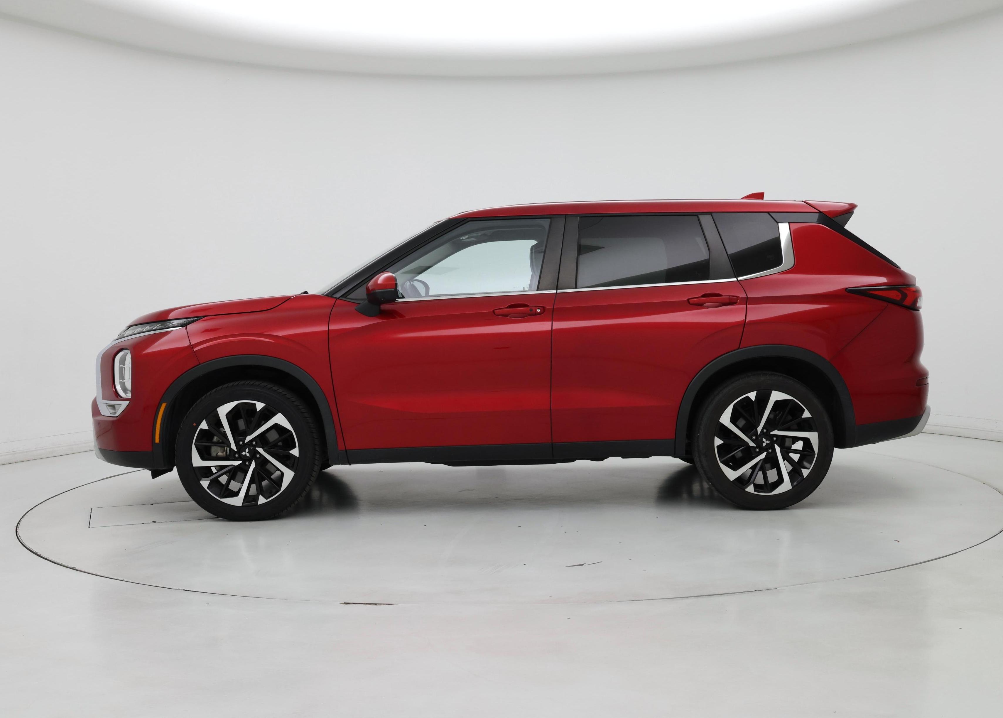 Thumbnail: 2022 Mitsubishi Outlander - 3