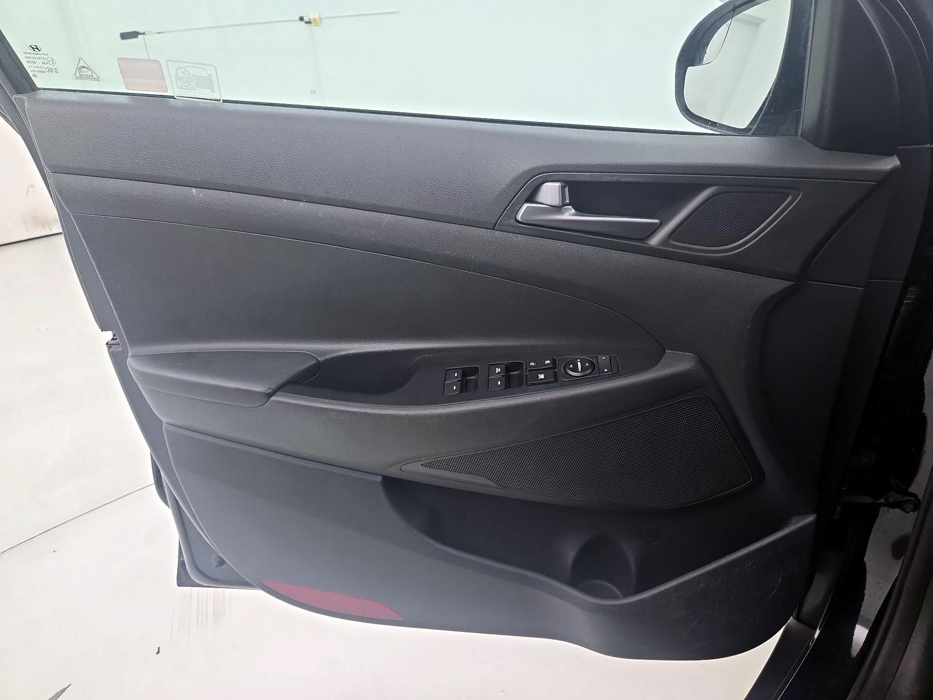 Thumbnail: 2016 Hyundai Tucson - 12