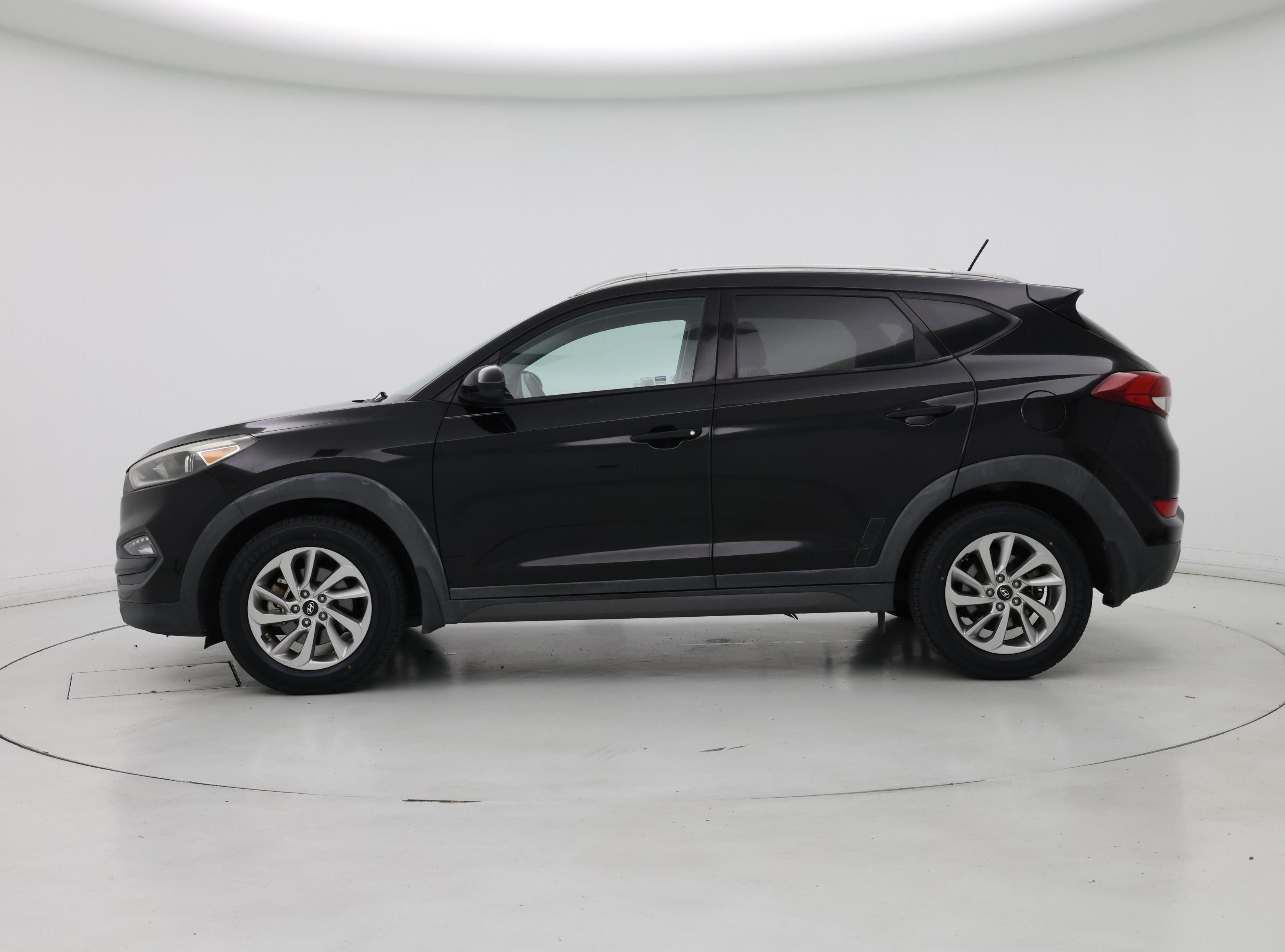 Thumbnail: 2016 Hyundai Tucson - 3
