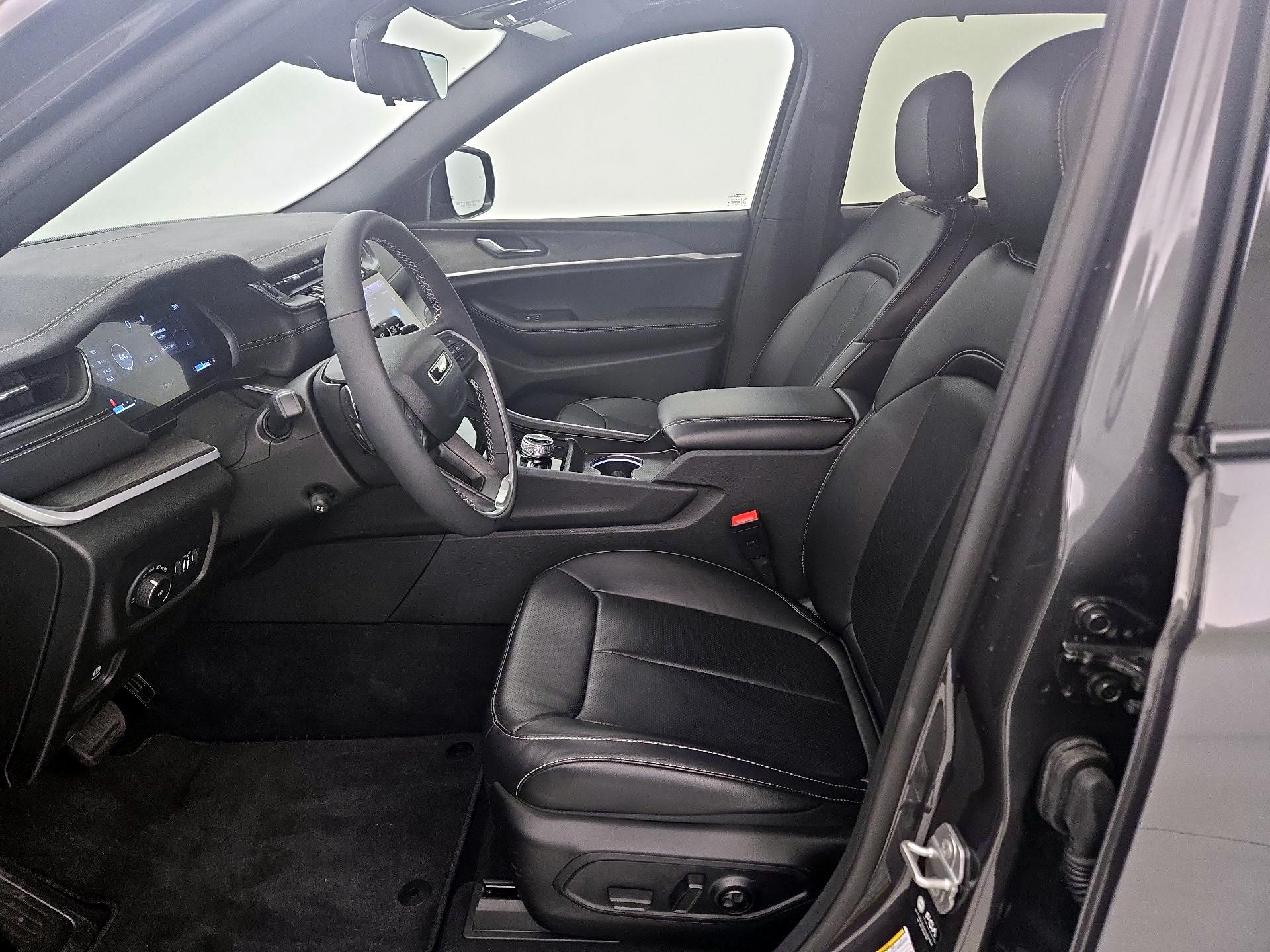 Thumbnail: 2025 Jeep Grand Cherokee - 11