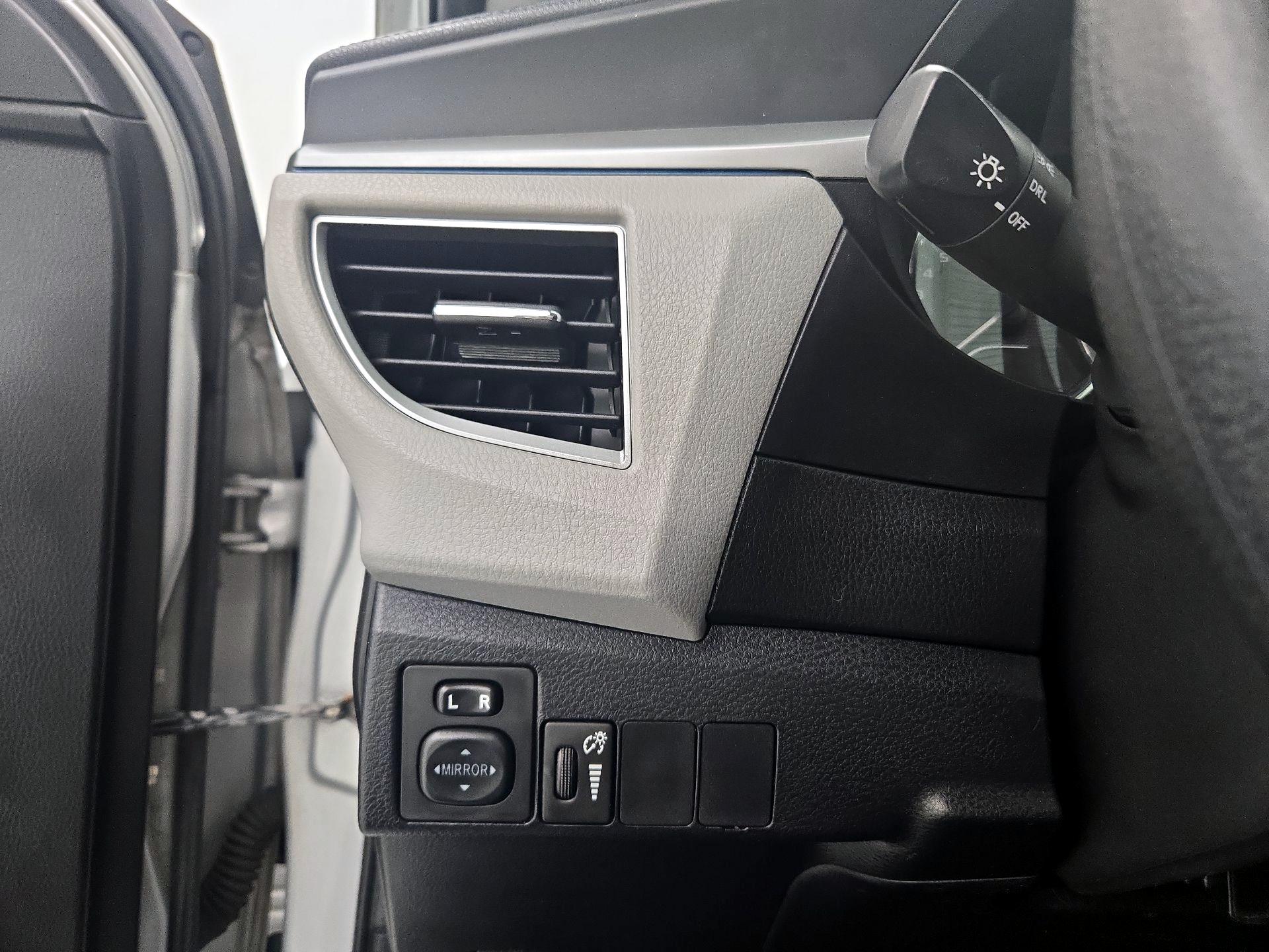 Thumbnail: 2015 Toyota Corolla - 13