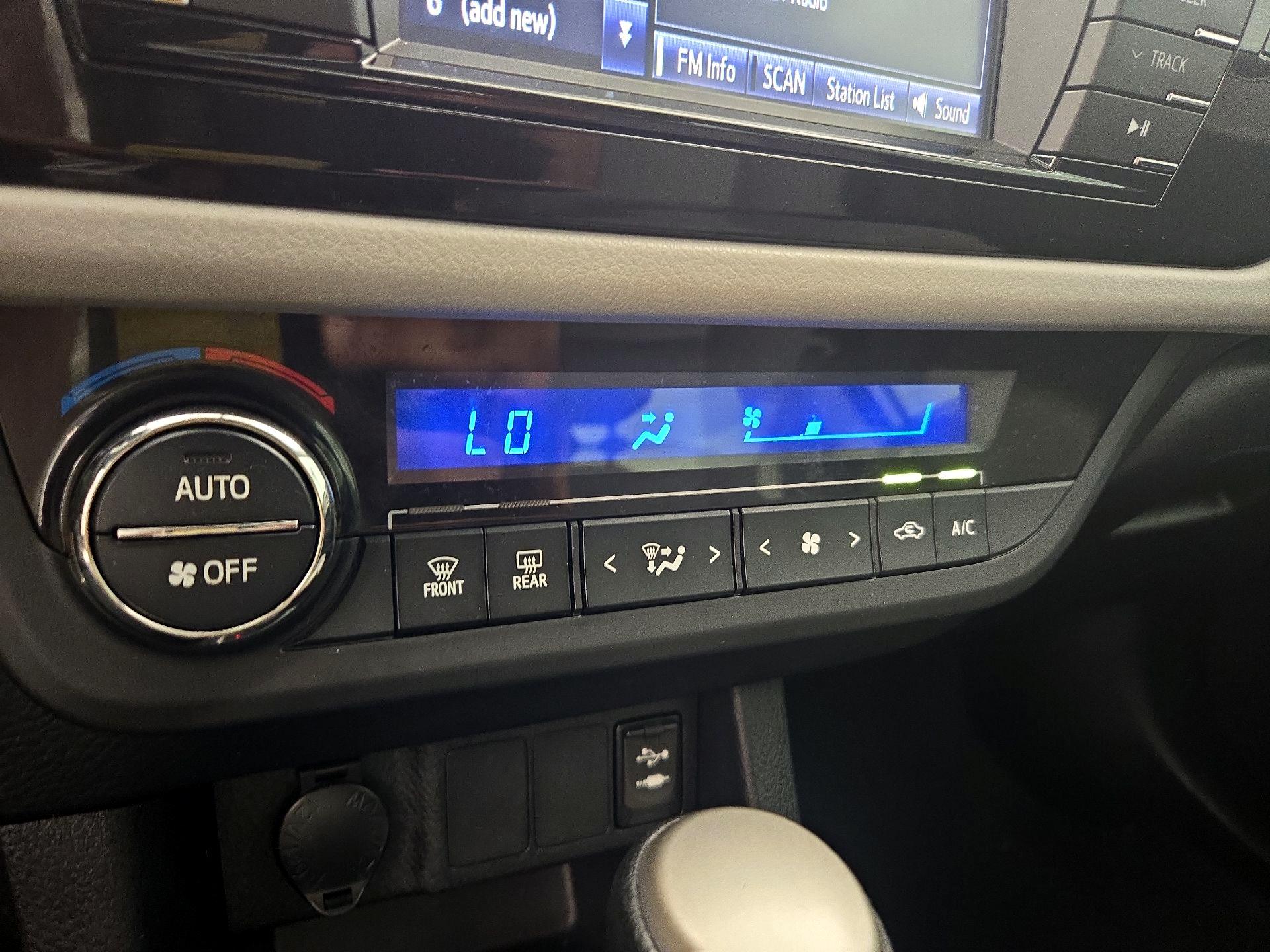 Thumbnail: 2015 Toyota Corolla - 16