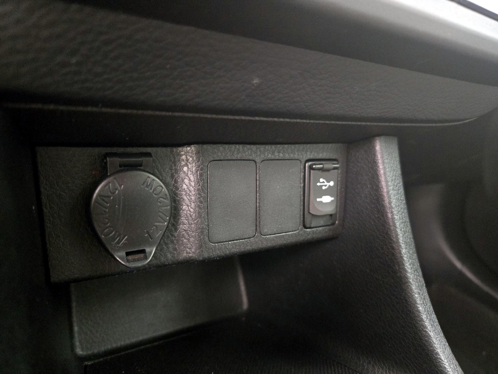 Thumbnail: 2015 Toyota Corolla - 18