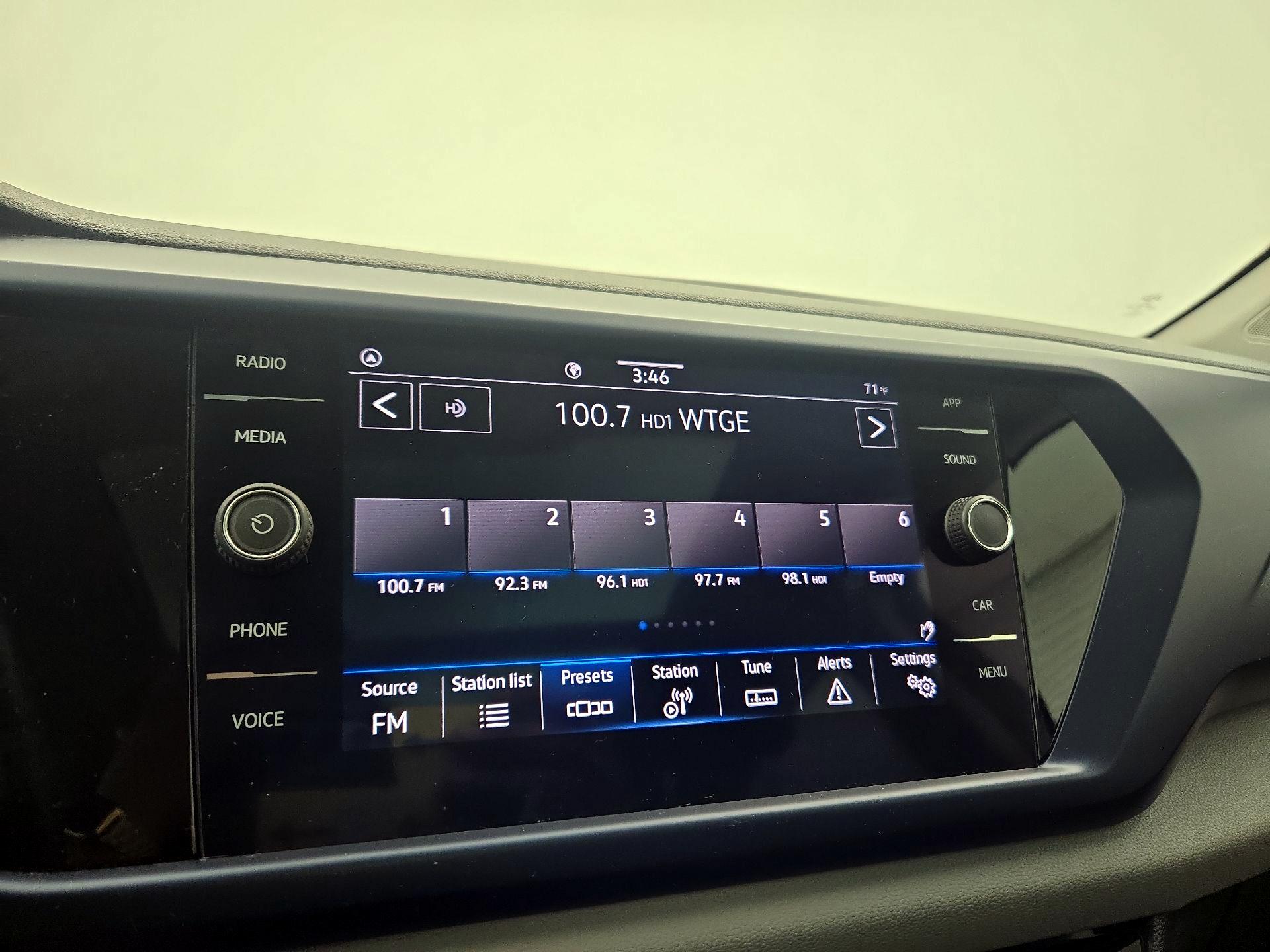 Thumbnail: 2022 Volkswagen Taos - 15