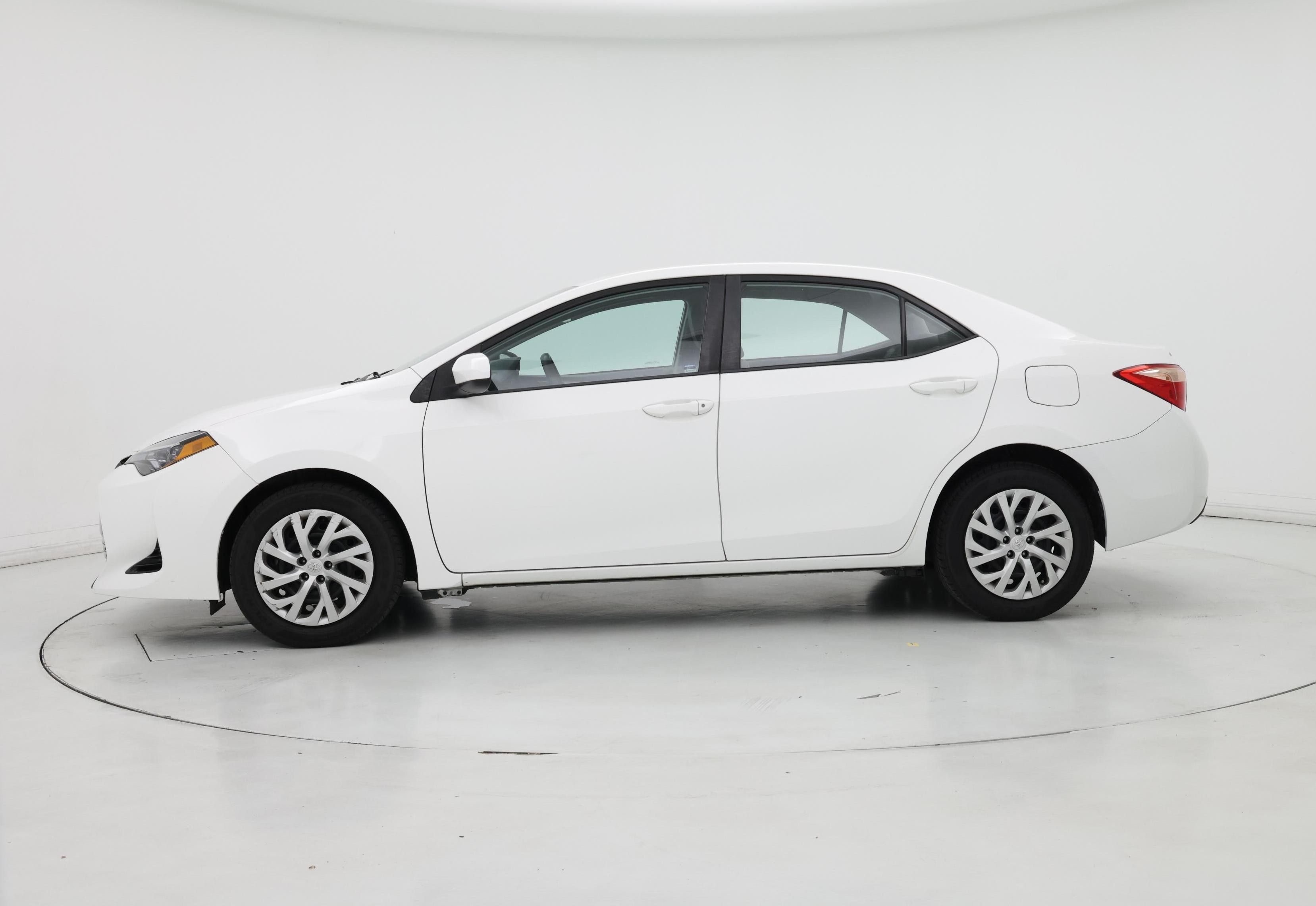 Thumbnail: 2018 Toyota Corolla - 3