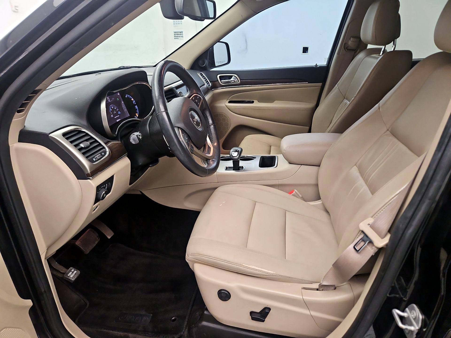 Thumbnail: 2015 Jeep Grand Cherokee - 11