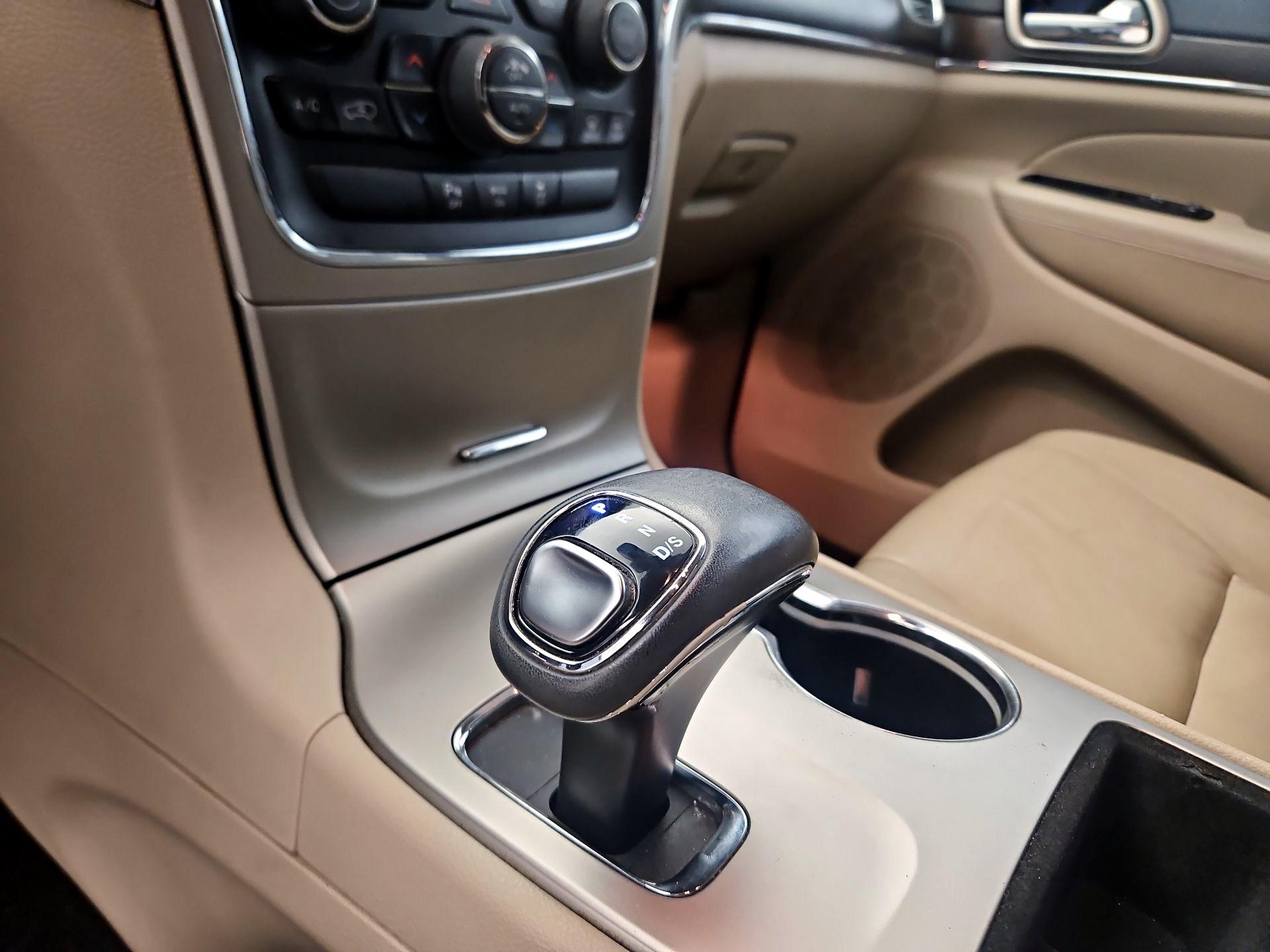 Thumbnail: 2015 Jeep Grand Cherokee - 15