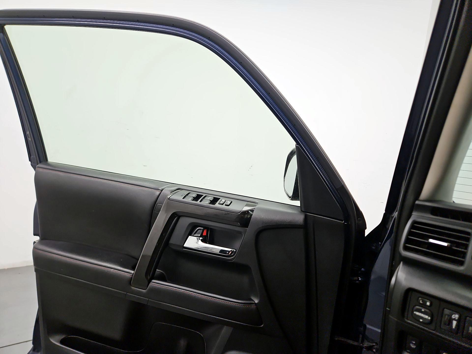 Thumbnail: 2020 Toyota 4Runner - 12