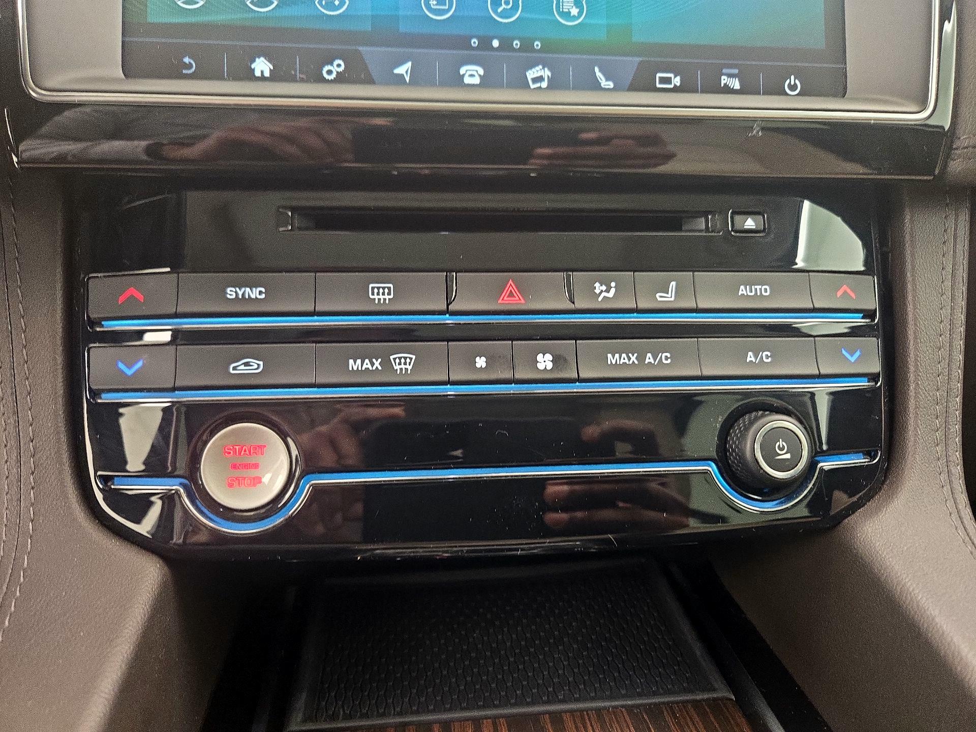 Thumbnail: 2020 Jaguar F-Pace - 17