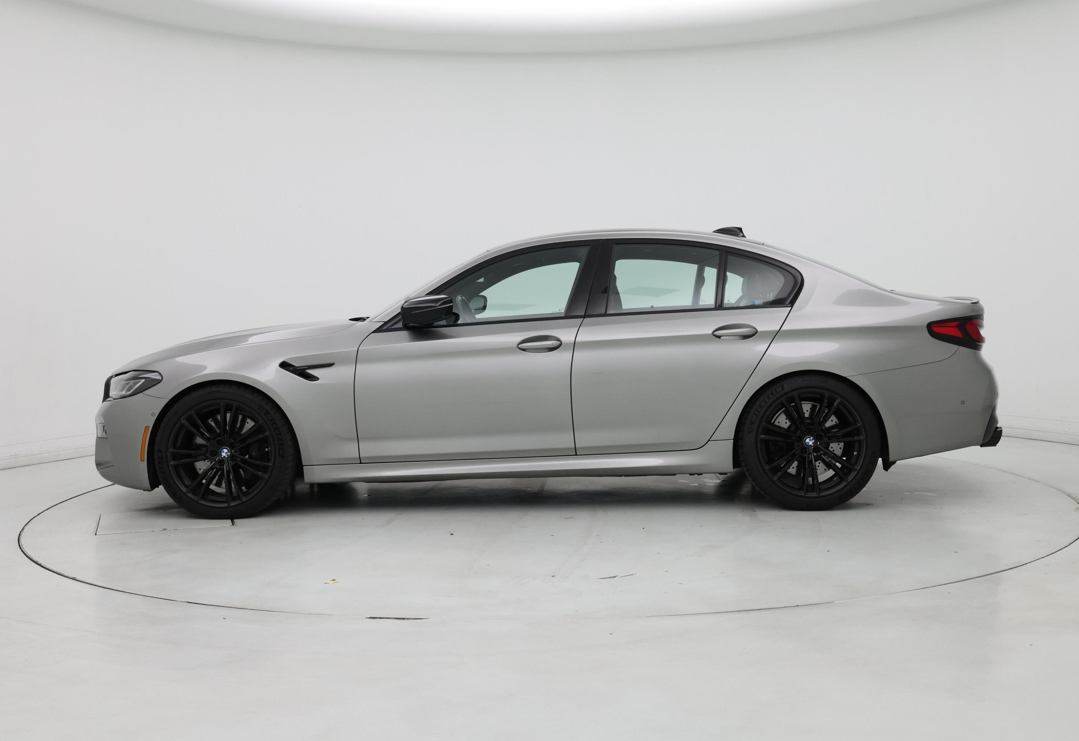 Thumbnail: 2021 BMW M5 - 3