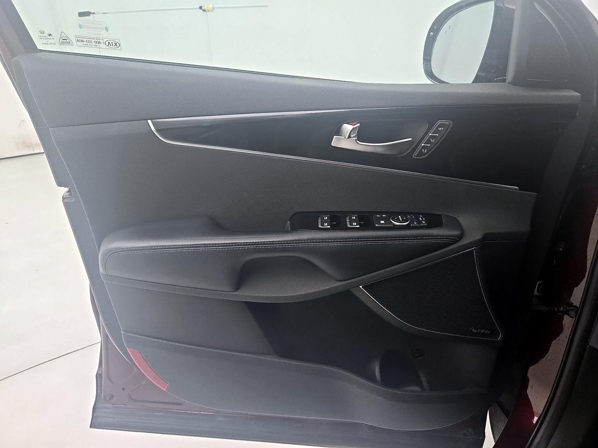 Thumbnail: 2017 Kia Sorento - 12