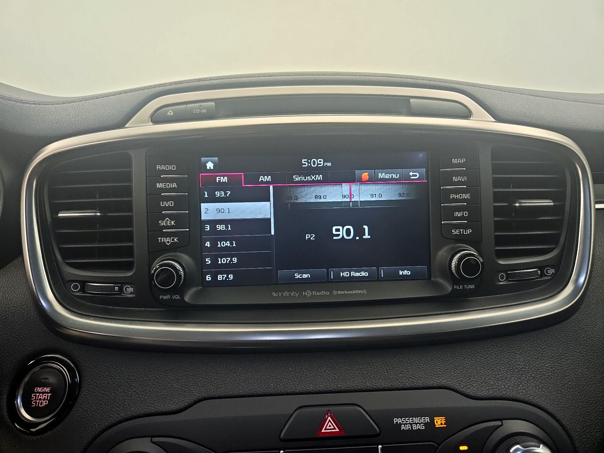 Thumbnail: 2017 Kia Sorento - 16