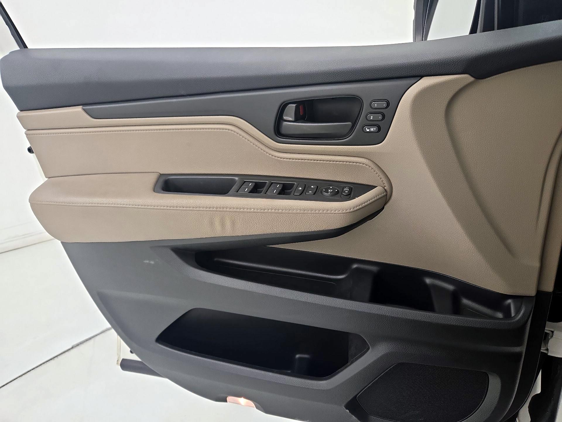 Thumbnail: 2018 Honda Odyssey - 12