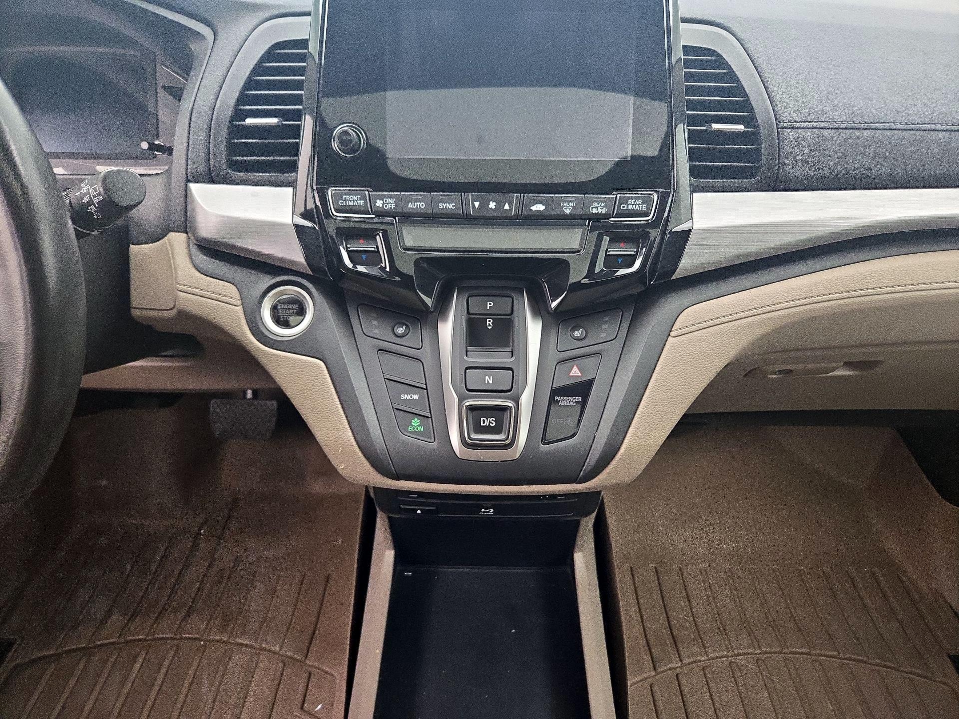 Thumbnail: 2018 Honda Odyssey - 18