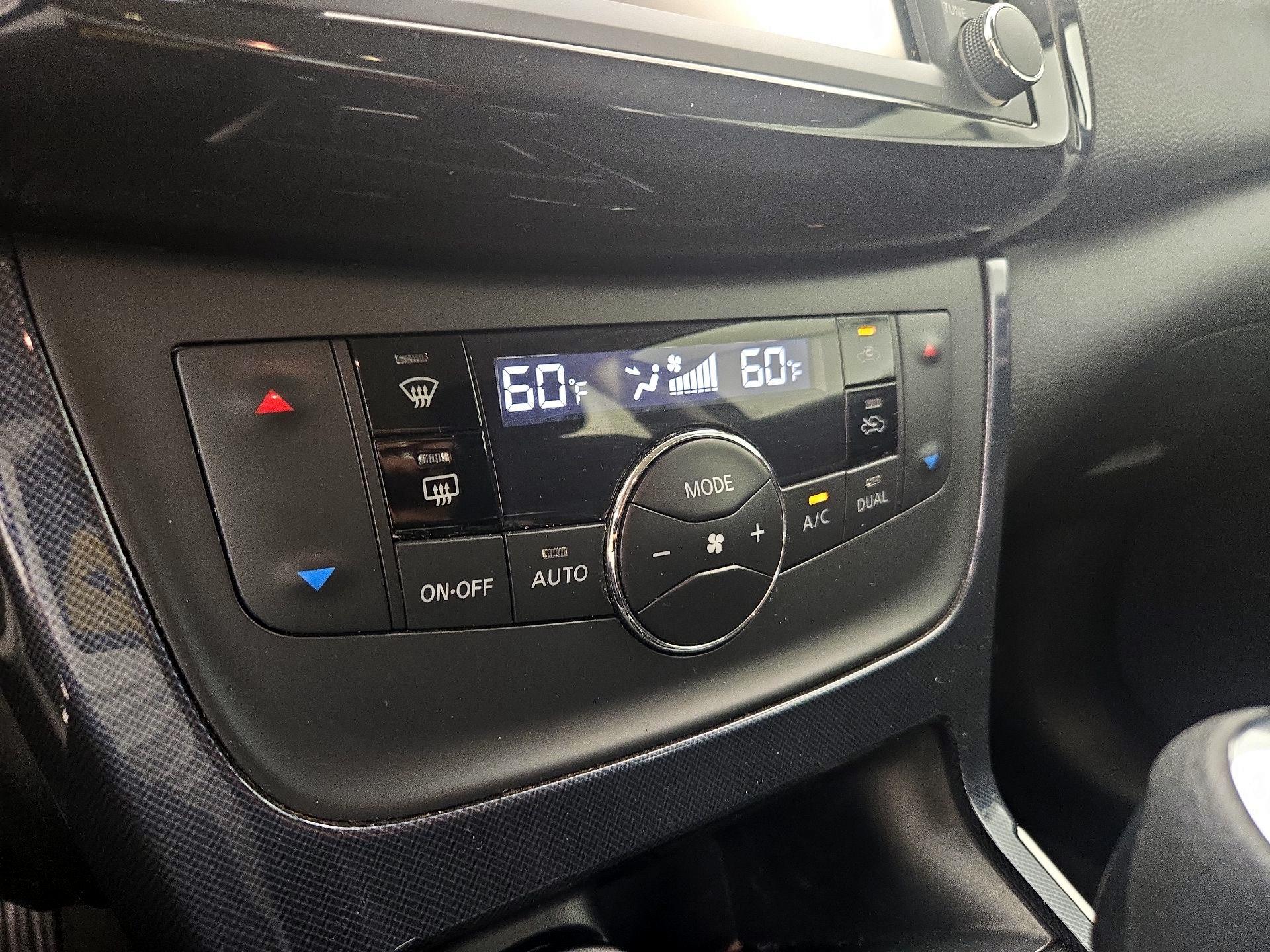 Thumbnail: 2018 Nissan Sentra - 17